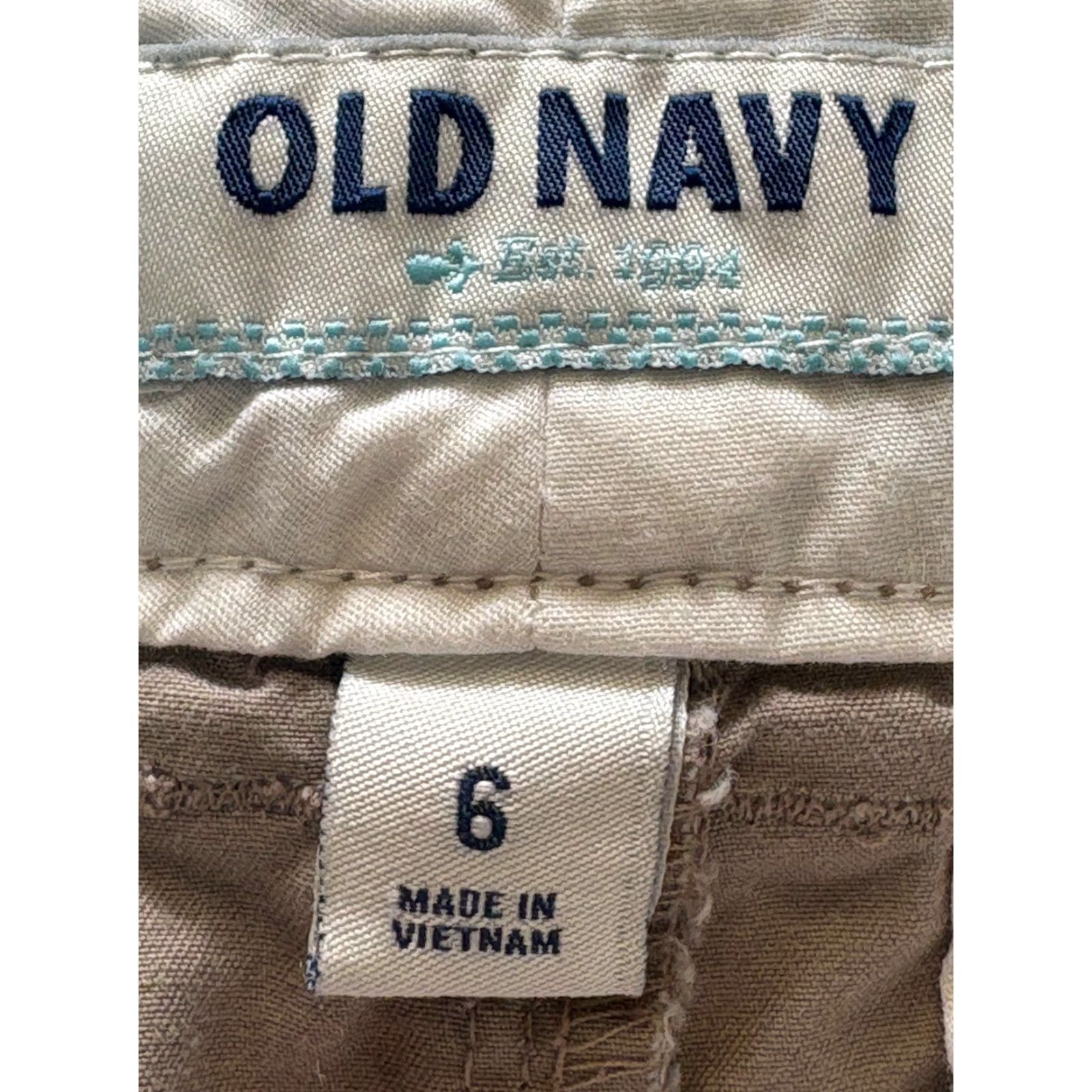 Old Navy Old Navy Women's Khaki Shorts Pink Flamingo Embroidered- Size 6 Size 28" / US 6 / IT 42 - 5 Thumbnail