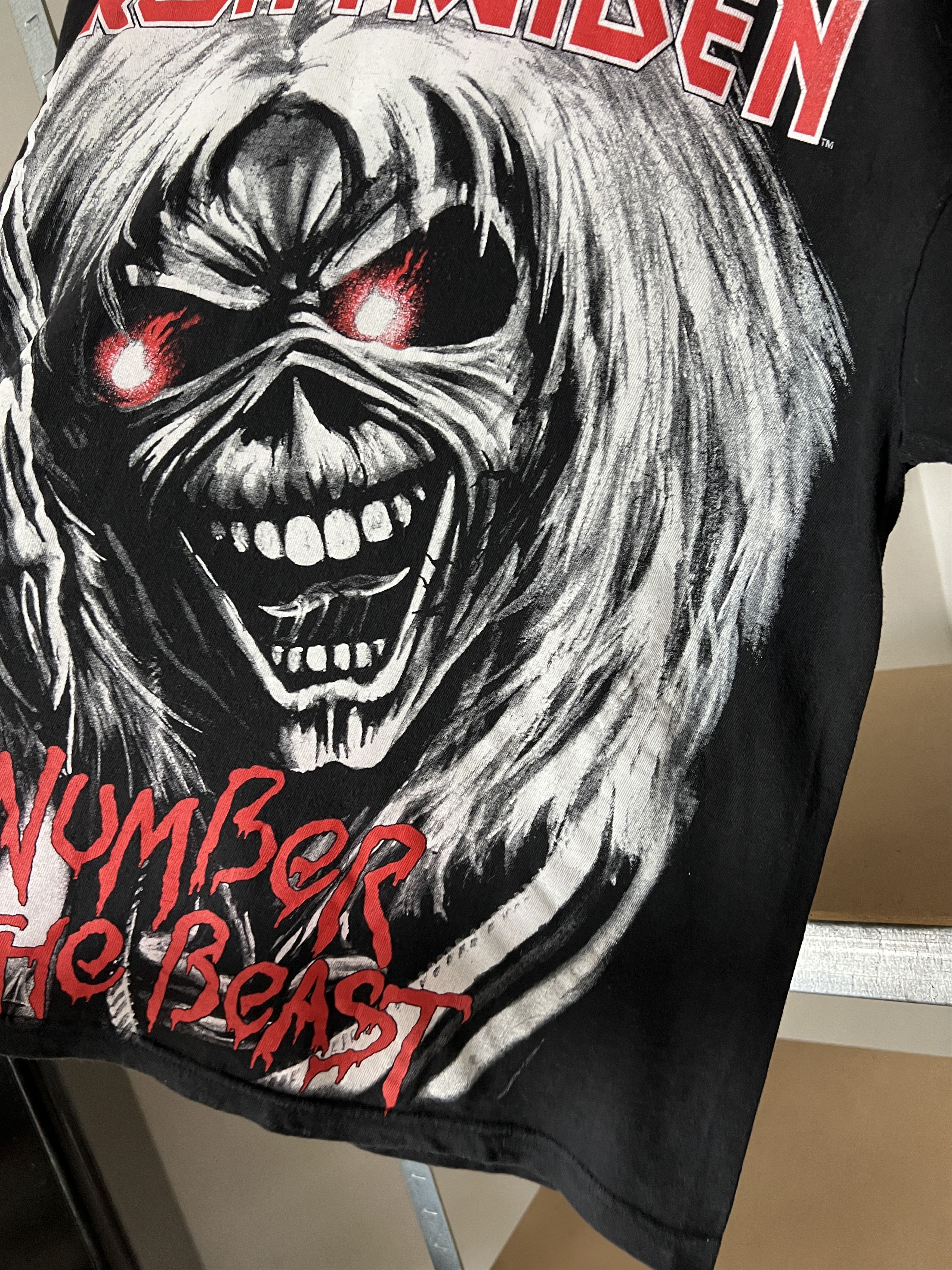 Band Tees Vintage 90s Iron Maiden Rock band 1982 T-shirt Size US M / EU 48-50 / 2 - 9 Thumbnail
