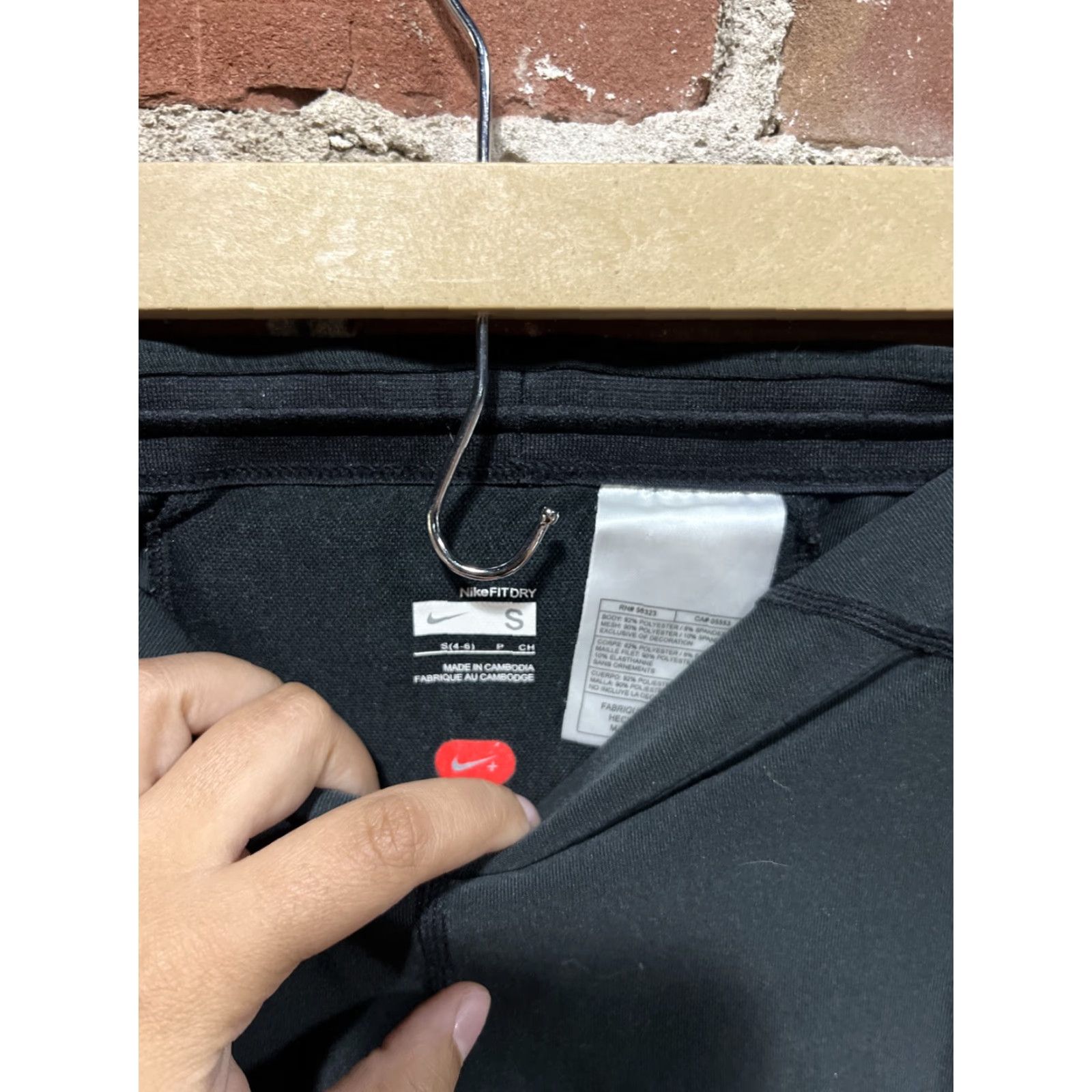 Nike Nike Women's S Leggings Cropped Black Dri-FIT Stretch Elastic Waist Activewear 2020s Size 28" / US 6 / IT 42 - 3 Thumbnail