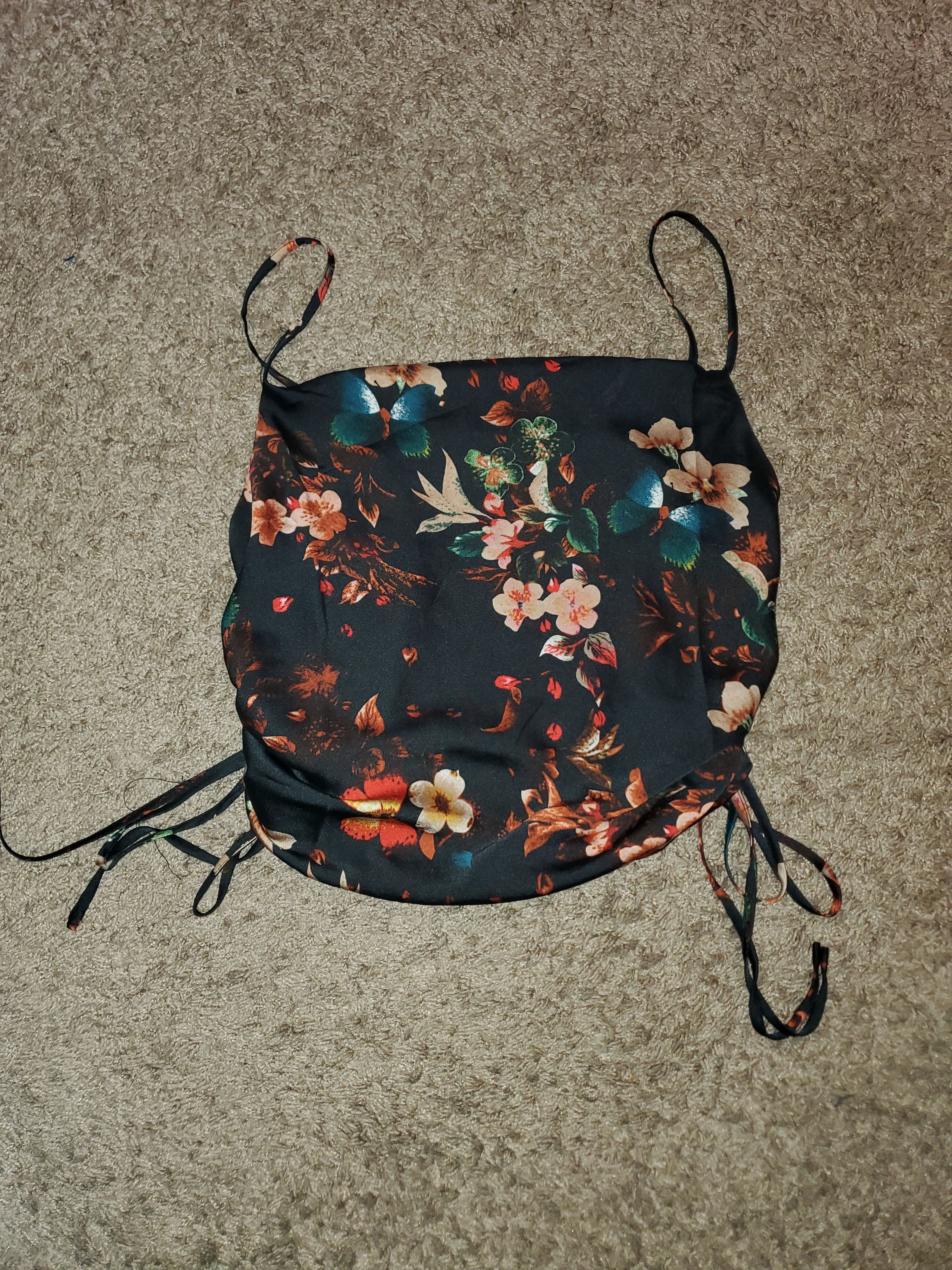 Forever 21 Floral + Butterfly Crowl Neck Top-size S Size S / US 4 / IT 40 - 5 Thumbnail