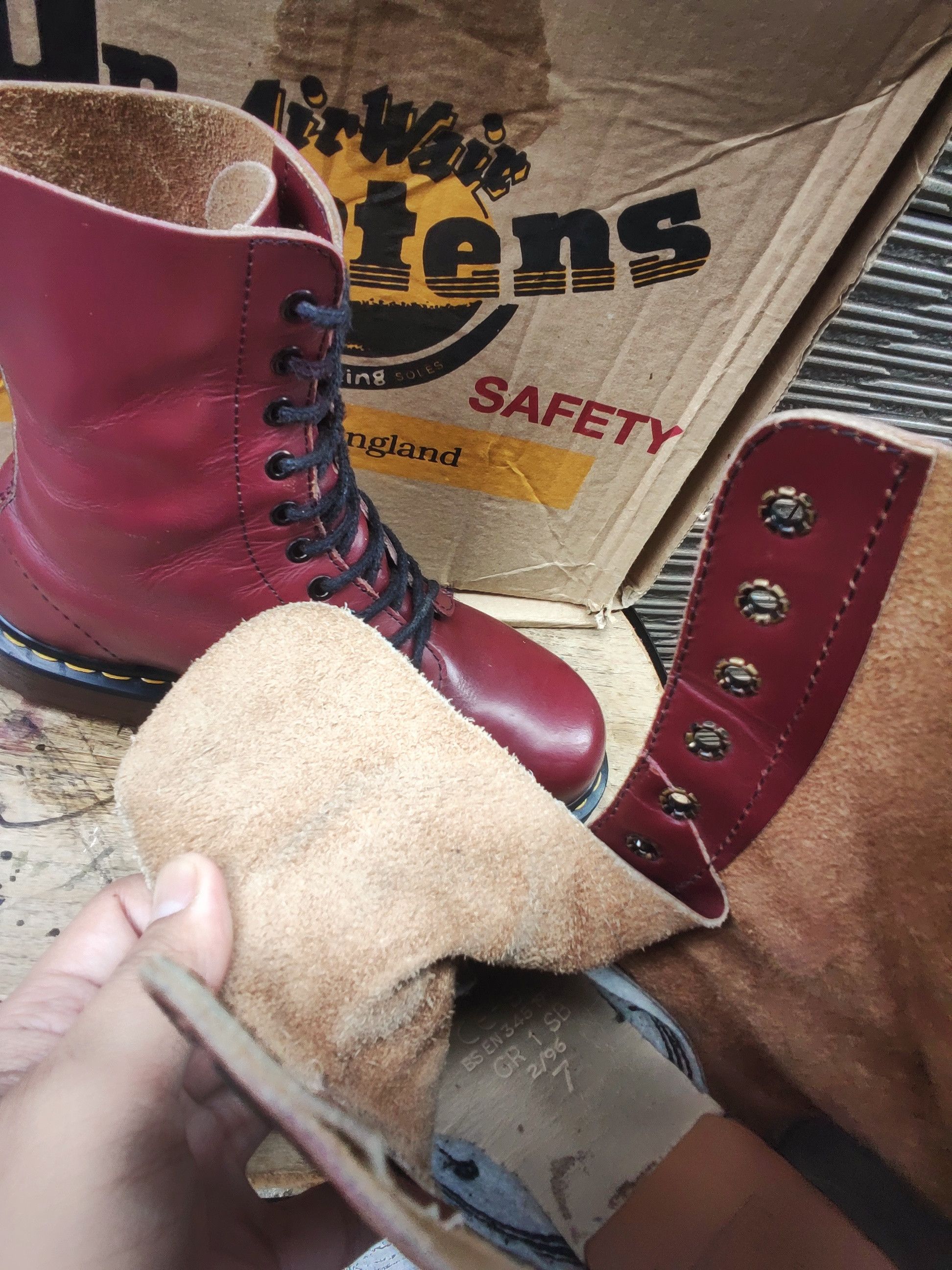 Dr. Martens Dr. Martens Vintage 1919 Cherry Red Size US 8 / EU 41 - 2 Thumbnail