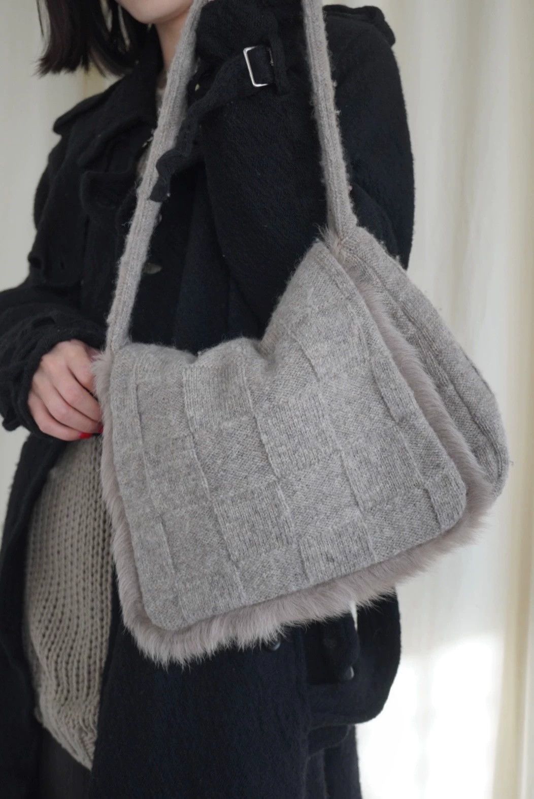 Bottega Veneta BOTTEGA VENETA 2000s Women's Knit Fur Shoulder Bag Size ONE SIZE - 4 Thumbnail