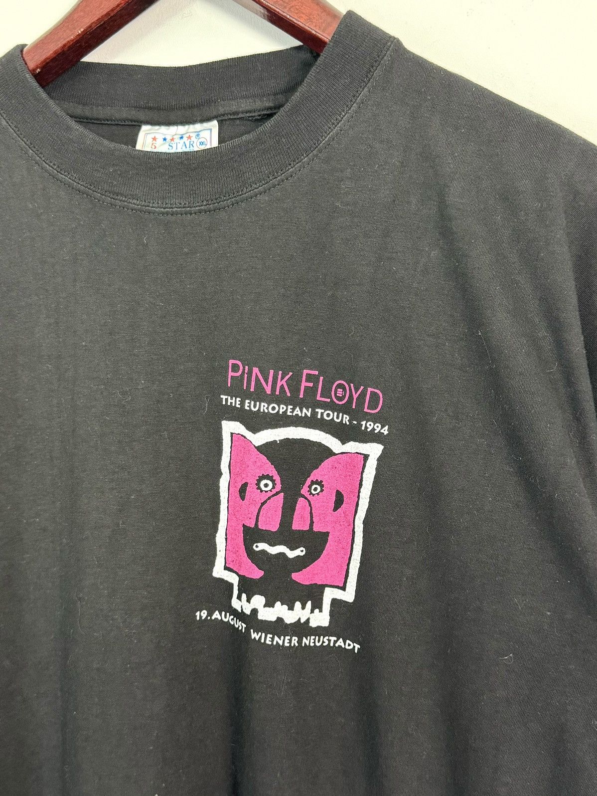 Band Tees Vintage Pink Floyd 1994 European Tour T-shirt Size US XL / EU 56 / 4 - 2 Thumbnail
