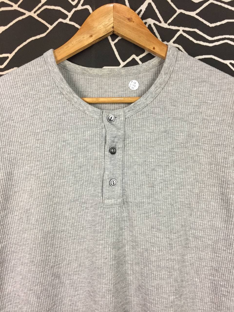 Uniqlo Uniqlo Thermal Waffle Knit Long Sleeve Henley Tee Size S Size US S / EU 44-46 / 1 - 3 Thumbnail