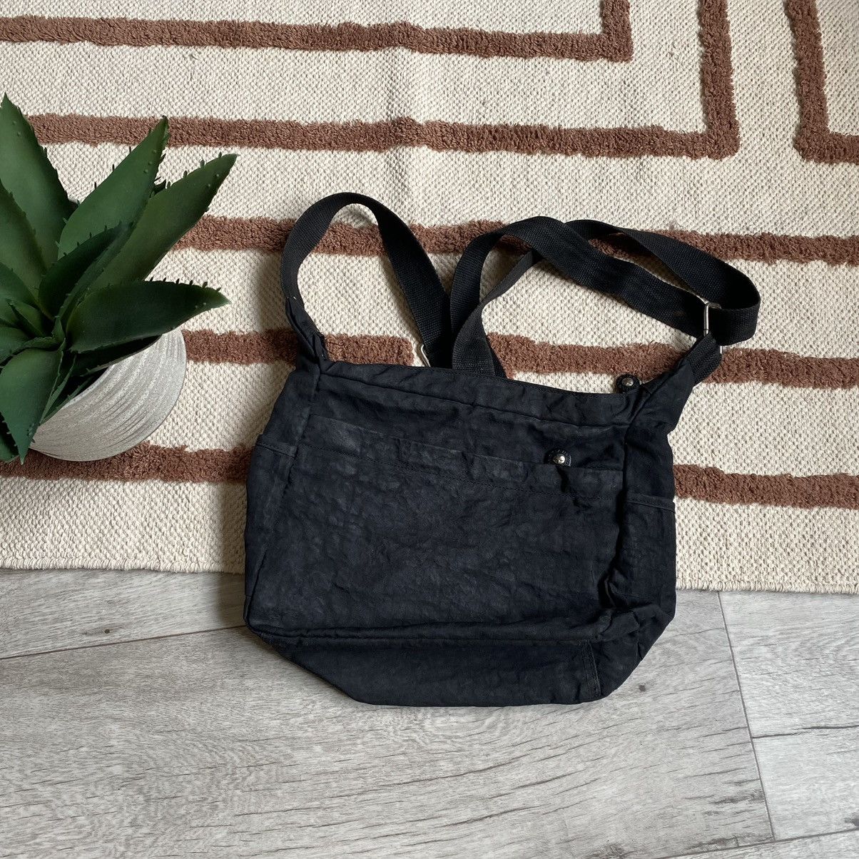 Japanese Brand × Seditionaries × Vintage VINTAGE JAPANESE STYLE BLACK FADED NYLON CROSSBODY BAG Size ONE SIZE - 2 Thumbnail