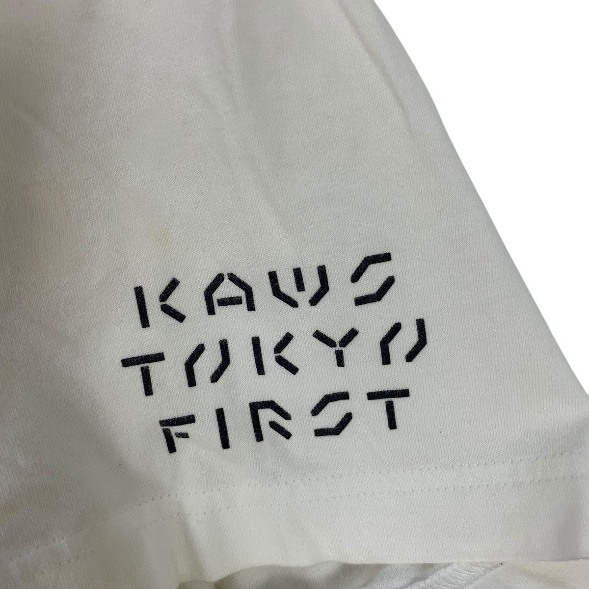 Kaws KAWS x UNIQLO COMPANION Tokyo First Edition Tee Shirt Top Size US XL / EU 56 / 4 - 5 Thumbnail