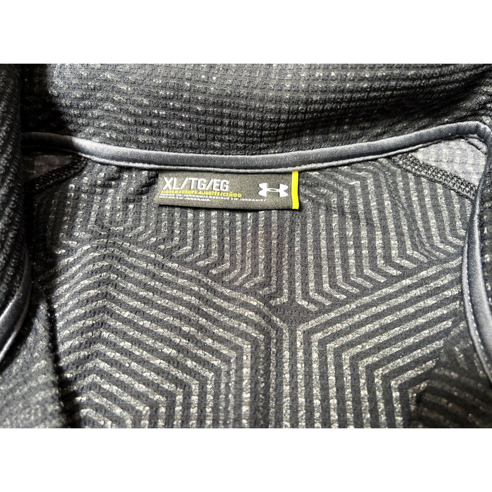 Under Armour Under Armour Long Sleeve Pullover Mens XL Black 1/4 Zip Casual Shirt Pullover Gym Workout Size US XL / EU 56 / 4 - 3 Thumbnail
