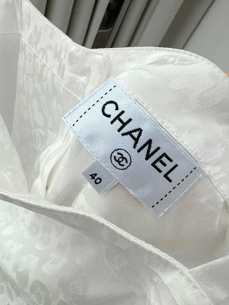 Chanel Chanel 23A white dark pattern camellia mulberry silk suspe Size S / US 4 / IT 40 - 5 Thumbnail