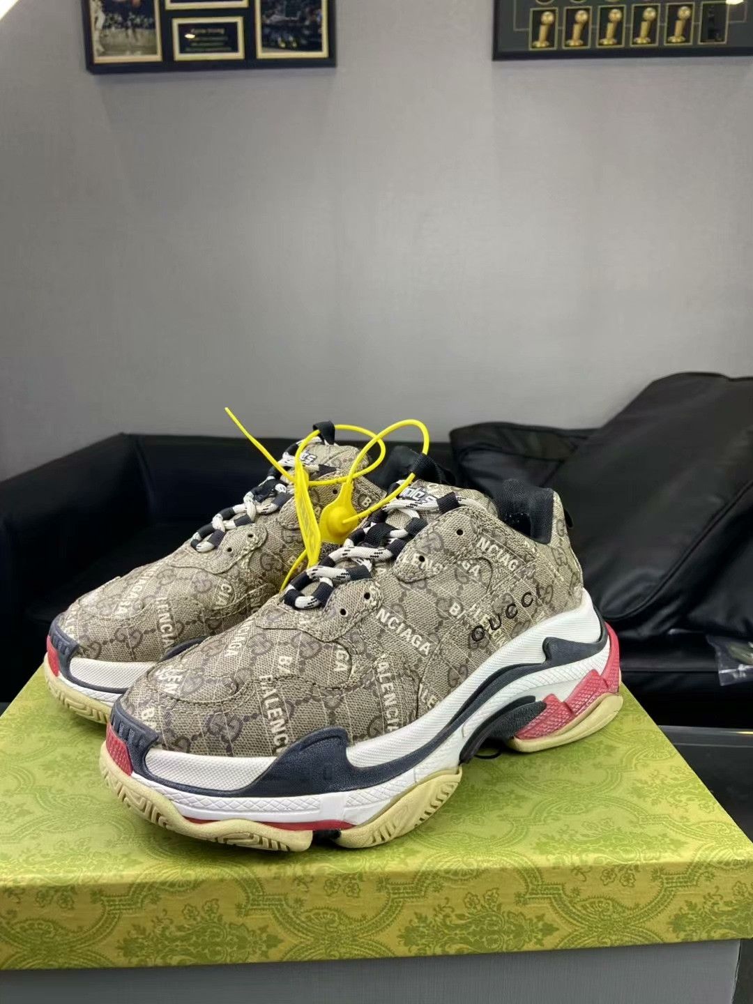 Gucci Gucci Collab Lowtop Sneakers S Men Size US 10 / EU 43 - 1 Thumbnail