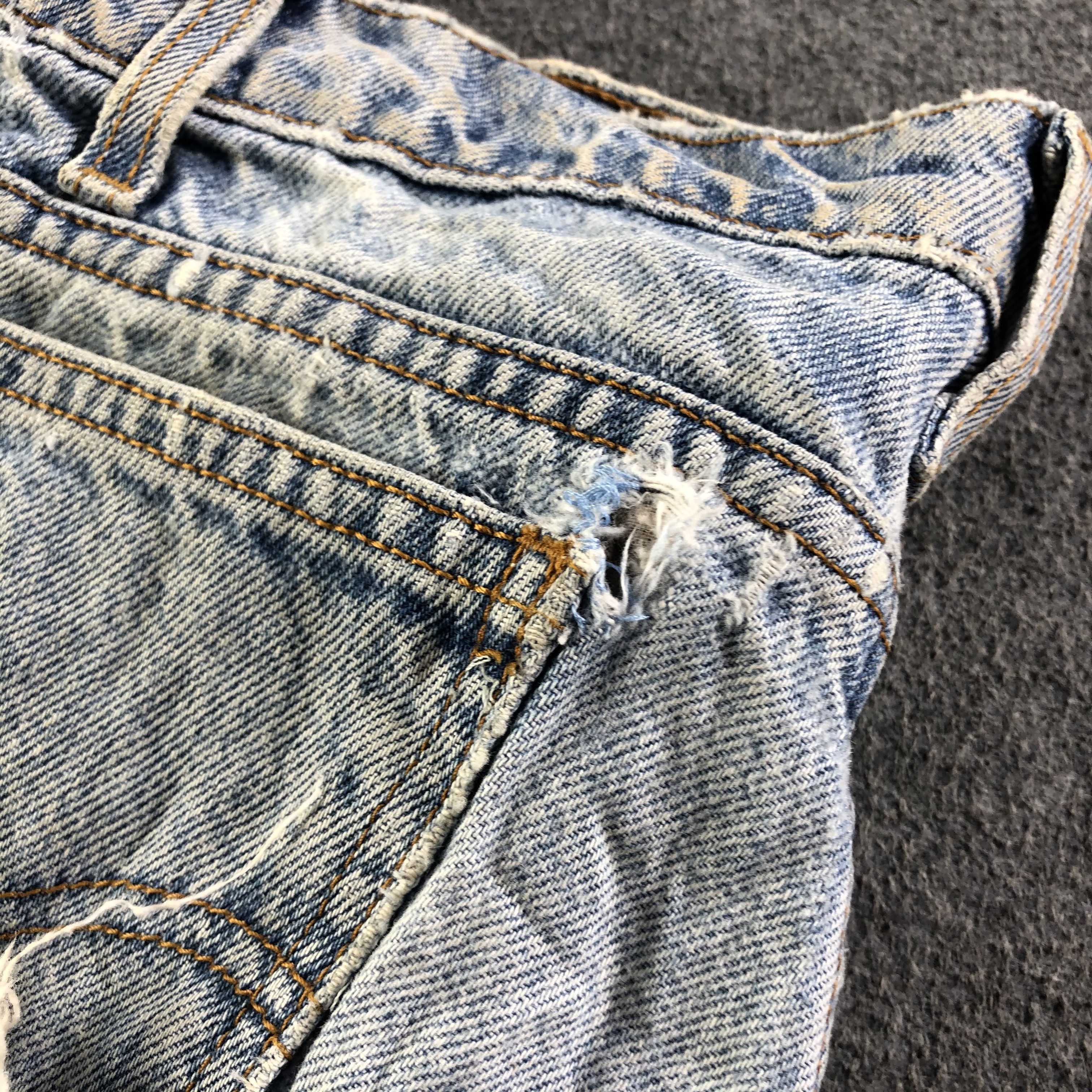 Levi's 90s Vintage Light Wash Levis 550 Jeans-J3353 Size US 33 - 10 Thumbnail