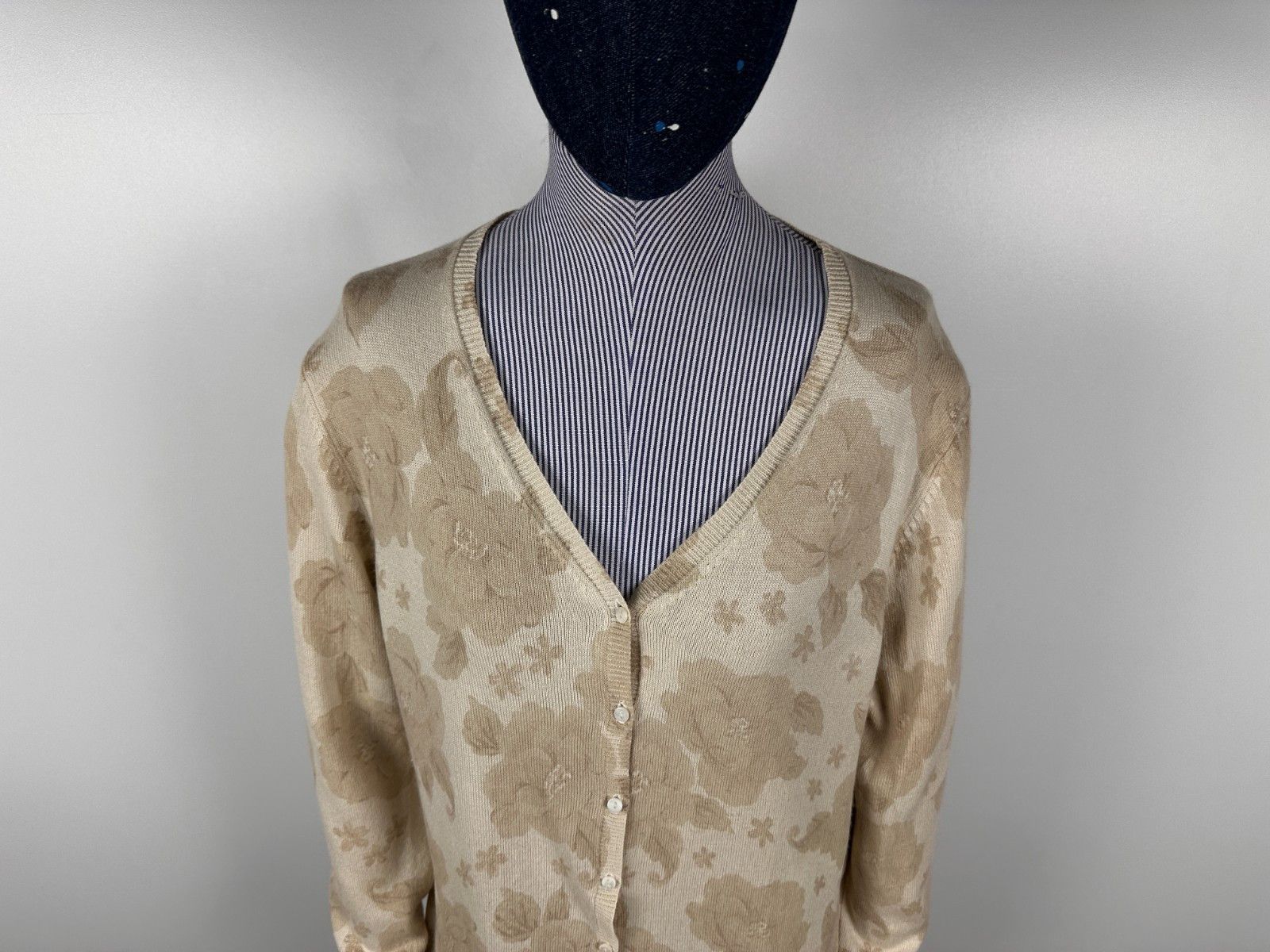 Johnstons Of Elgin Johnstons of Elgin Cashmere Silk Cardigan Flower Print L Size L / US 10 / IT 46 - 2 Thumbnail
