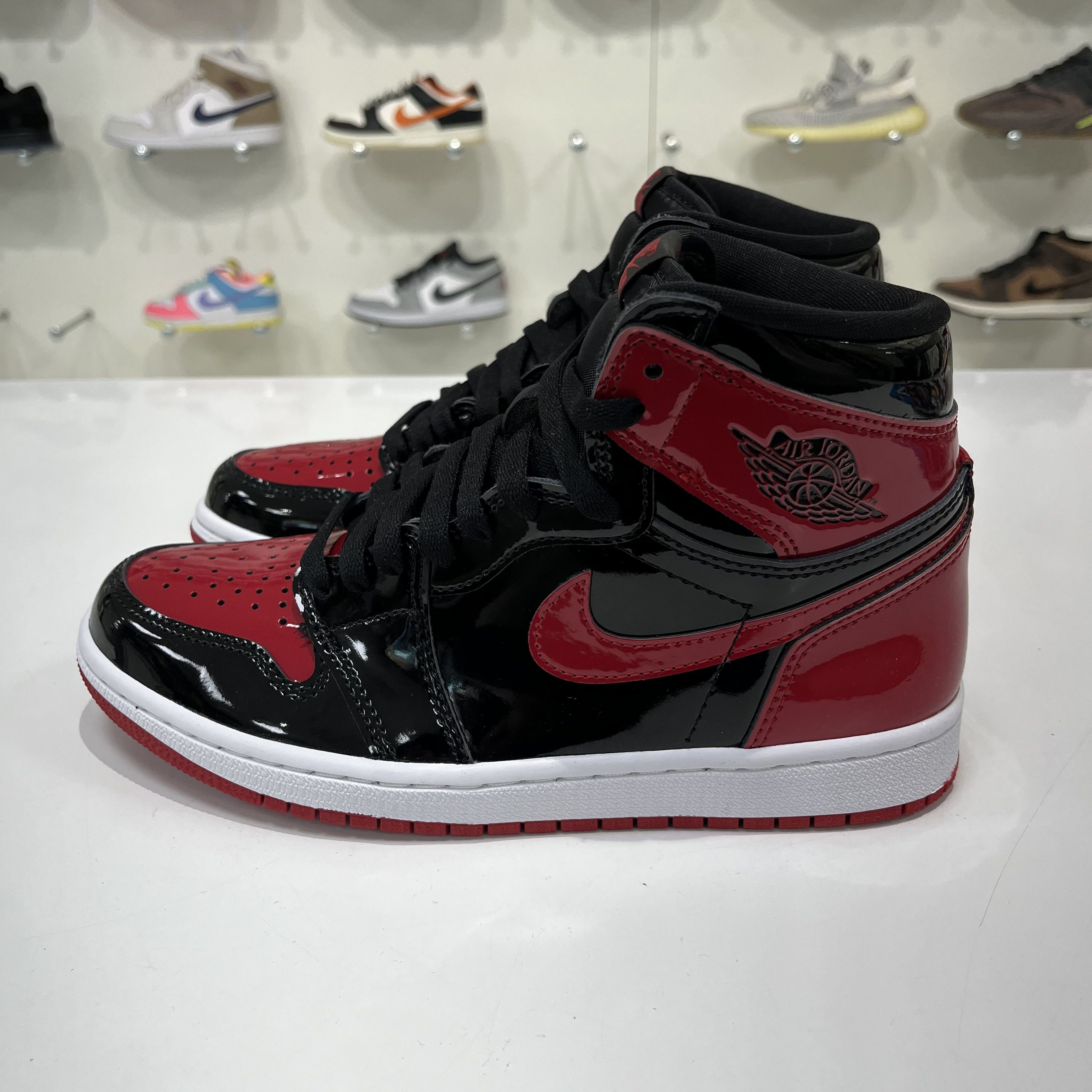 Nike Air Jordan 1 Retro High Patent Bred Size US 8.5 / EU 41-42 - 2 Thumbnail
