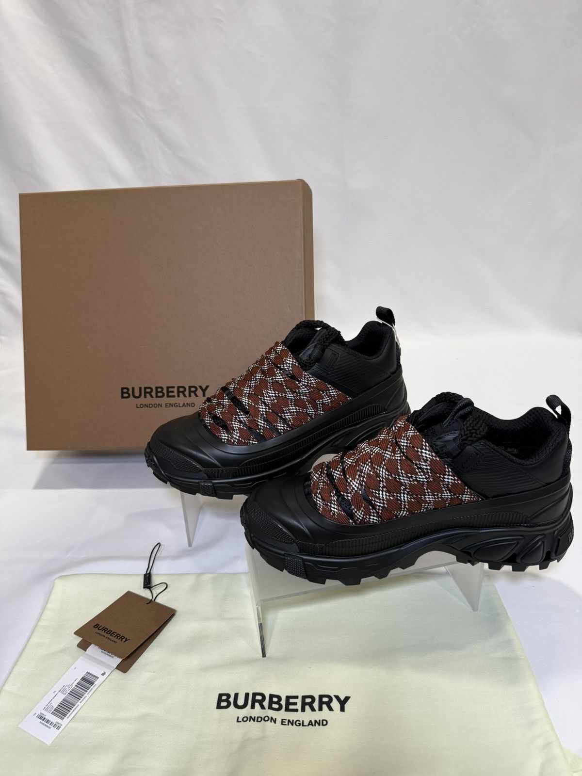 Burberry Burberry Arthur Sneaker Size US 7 / EU 40 - 1 Thumbnail