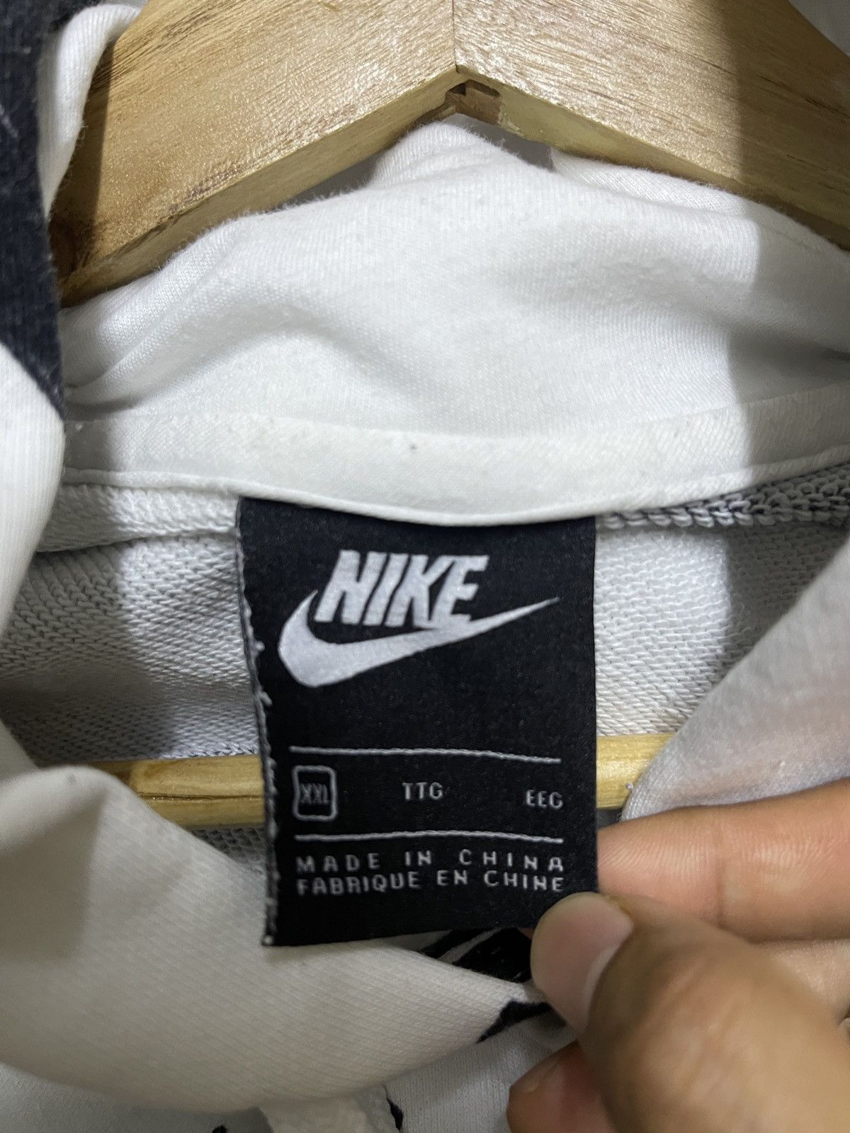 Nike Nike OverPrinted Hoodie Pullover Size US XL / EU 56 / 4 - 4 Thumbnail