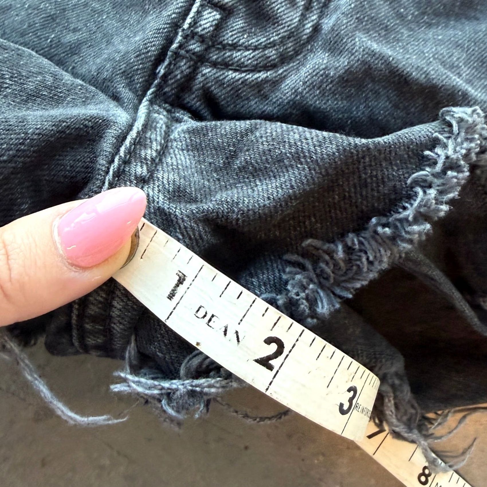 Forever 21 VINTAGE Y2K Forever 21 Black Fray Cutoff Distressed Skater Mini Shorts 25 Womens Size 42" / US 20 - 5 Thumbnail
