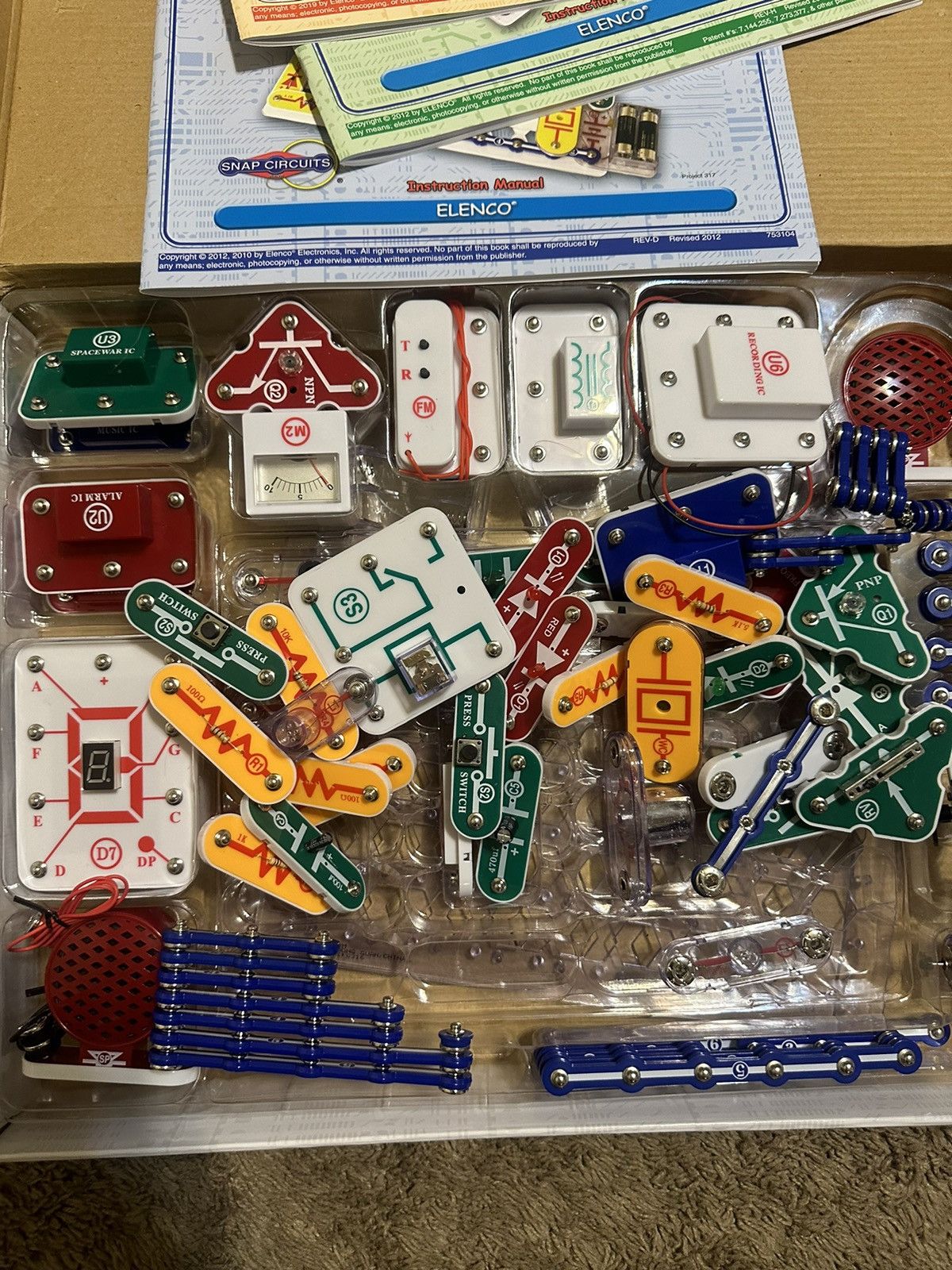 Sony × Vintage Elenco Snap Circuits Pro SC-500 Over 500 Electronic Kit Size US L / EU 52-54 / 3 - 4 Thumbnail