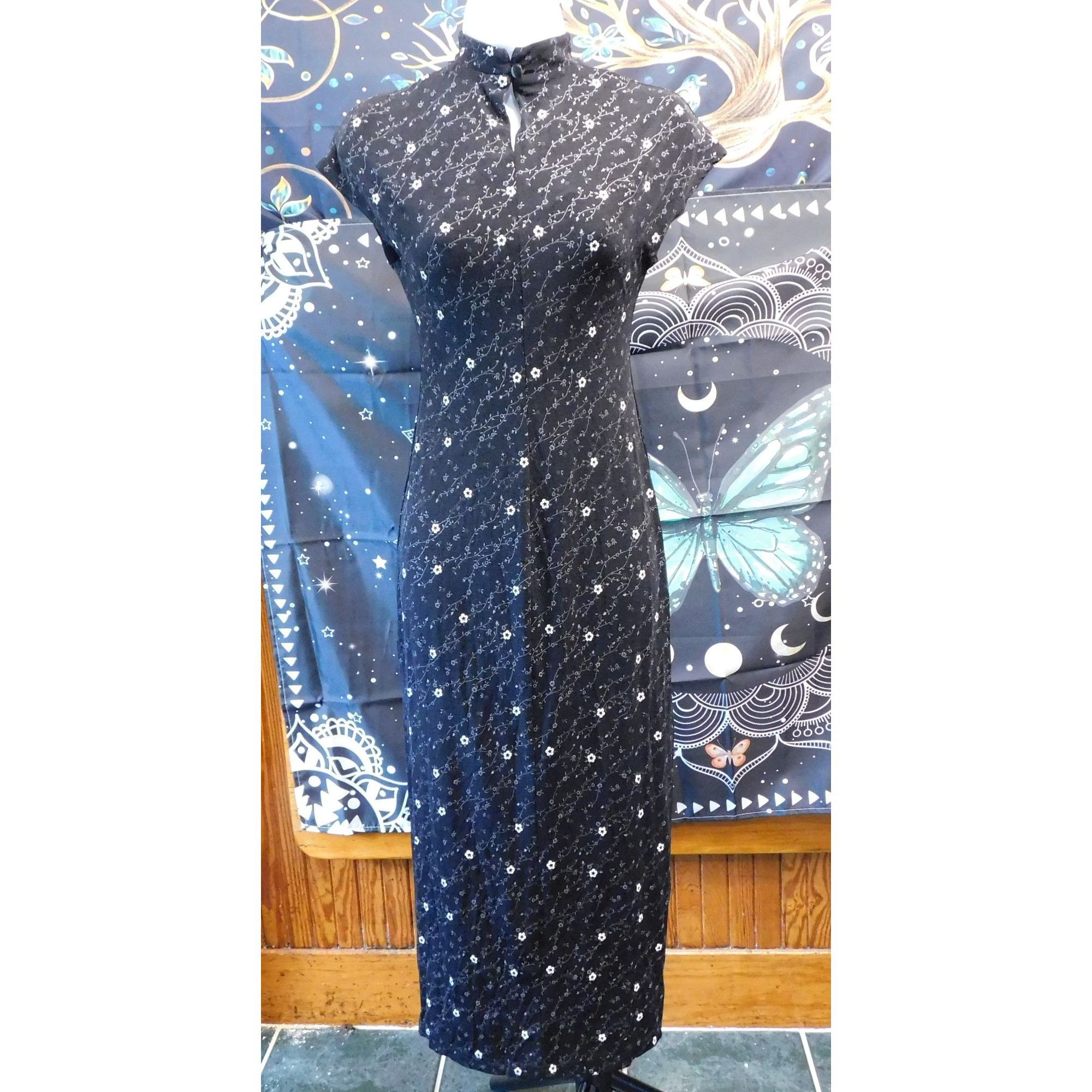 Other Gothic Floral Sheath Dress With Button Neck Size S / US 4 / IT 40 - 1 Thumbnail