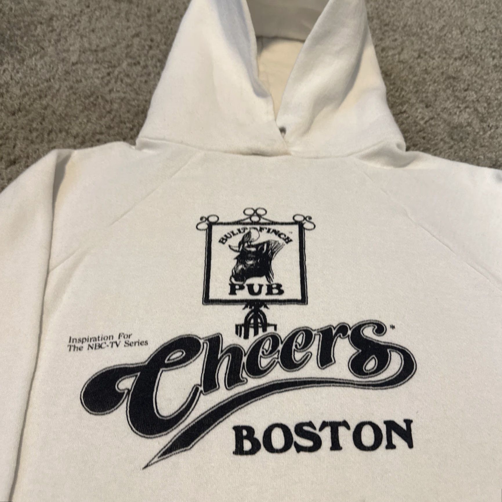 Vintage VINTAGE 80s Bull & Finch Pub CHEERS Bar Boston Promo Hoodie Sweatshirt White M Mens Unbranded Unisex Adults Pullover Size US M / EU 48-50 / 2 - 2 Thumbnail