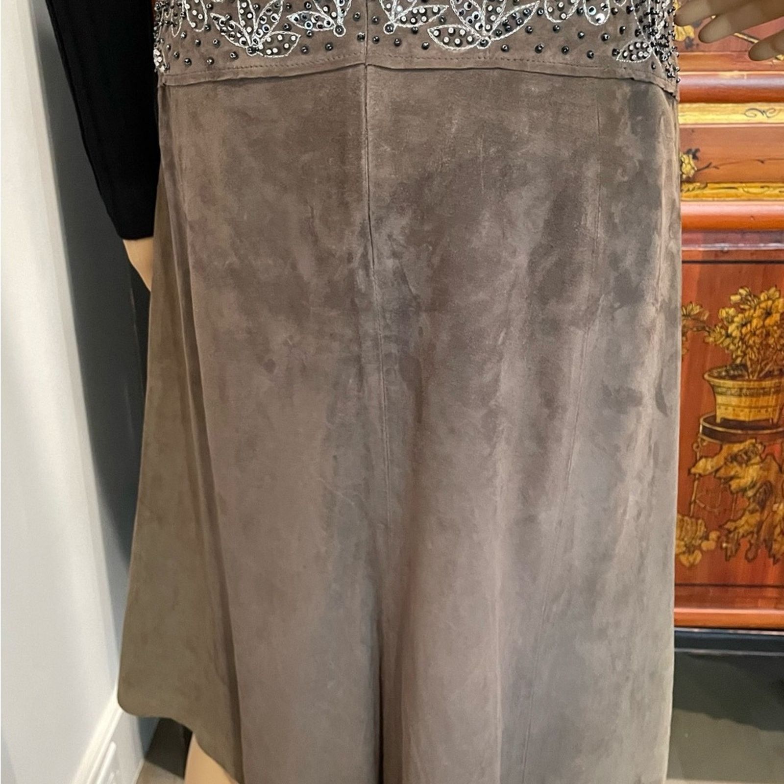 Lafaurie Beaded embroidered Grey suede designer, women’s skirt size 6 Size 28" / US 6 / IT 42 - 3 Thumbnail