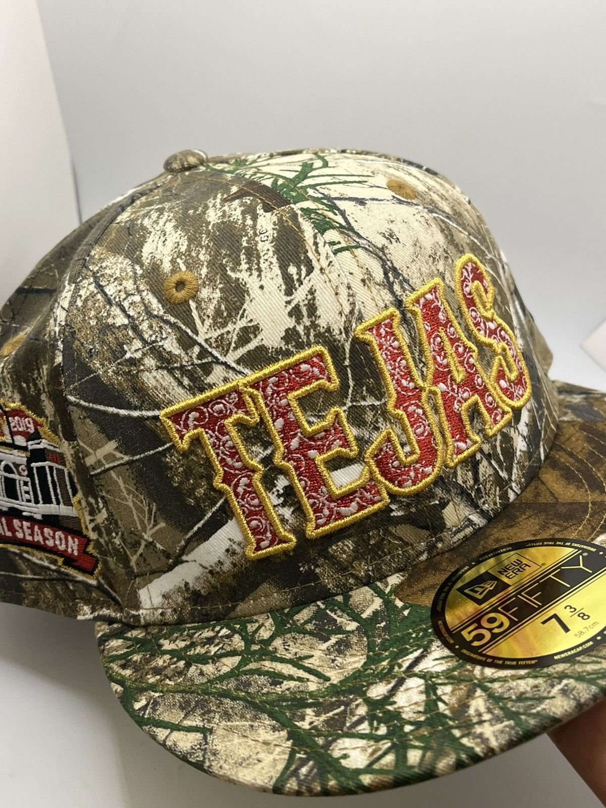 New Era Size 7 3/8 Texas Rangers LA MOTOSIERRA DE TEJAS Real Tree Size ONE SIZE - 3 Thumbnail