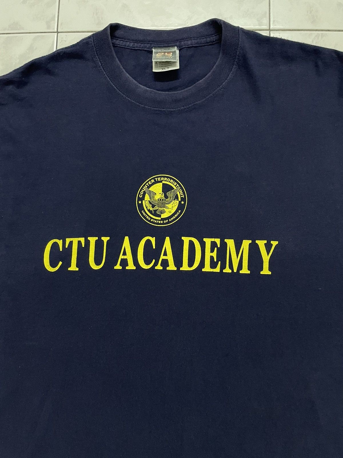 Vintage Vintage 2006 Tv show 24 Blue tee ‘CTU ACADEMY’ Size US XL / EU 56 / 4 - 4 Thumbnail