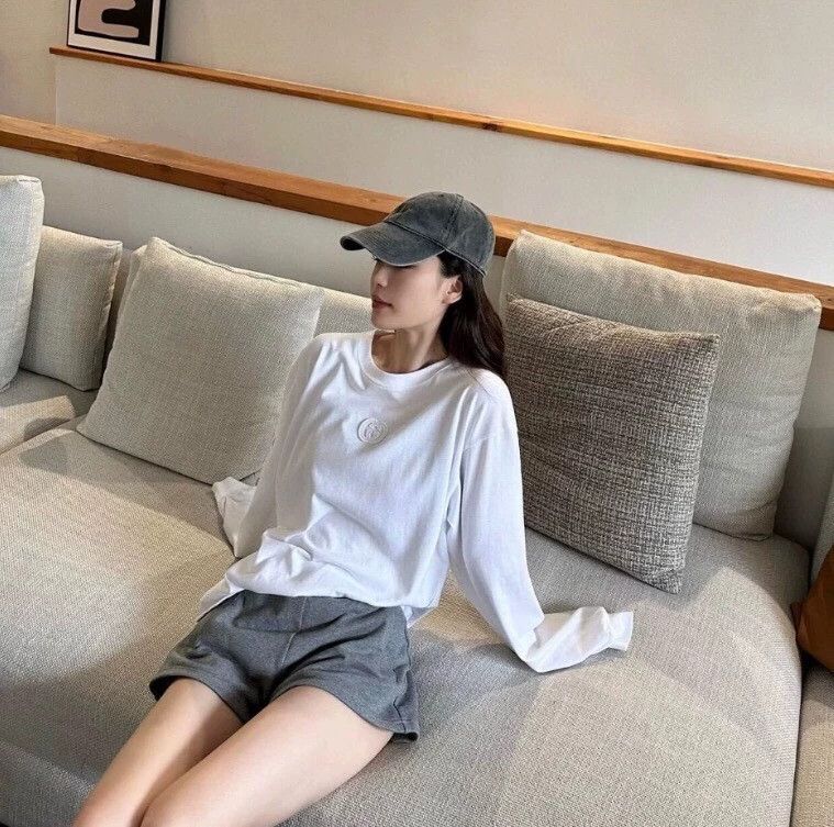Gucci Gucci White logo embroidered cotton round-neck long-sleeved Size US M / EU 48-50 / 2 - 8 Thumbnail