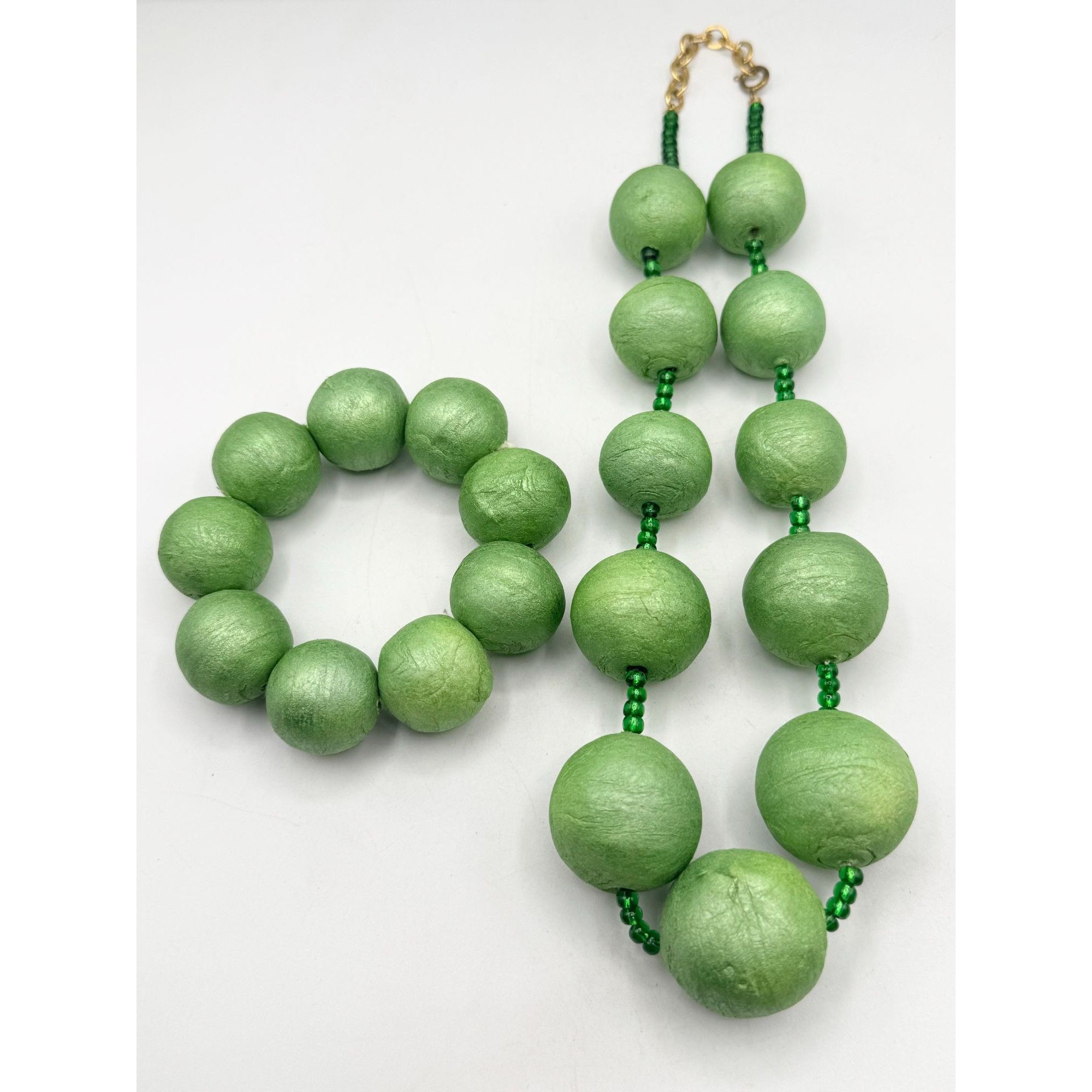 Vintage Vintage large beaded green necklace and stretch bracelet set Size ONE SIZE - 1 Thumbnail