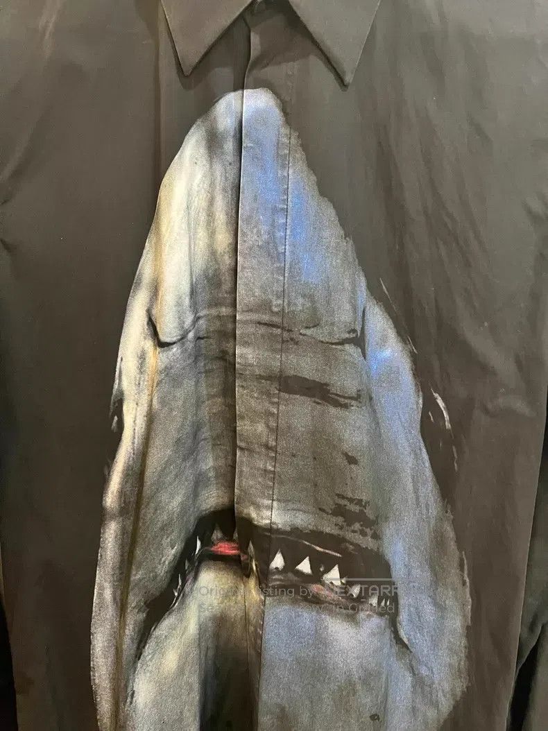 Givenchy Givenchy size 39 Shark Shirt Size US S / EU 44-46 / 1 - 3 Thumbnail
