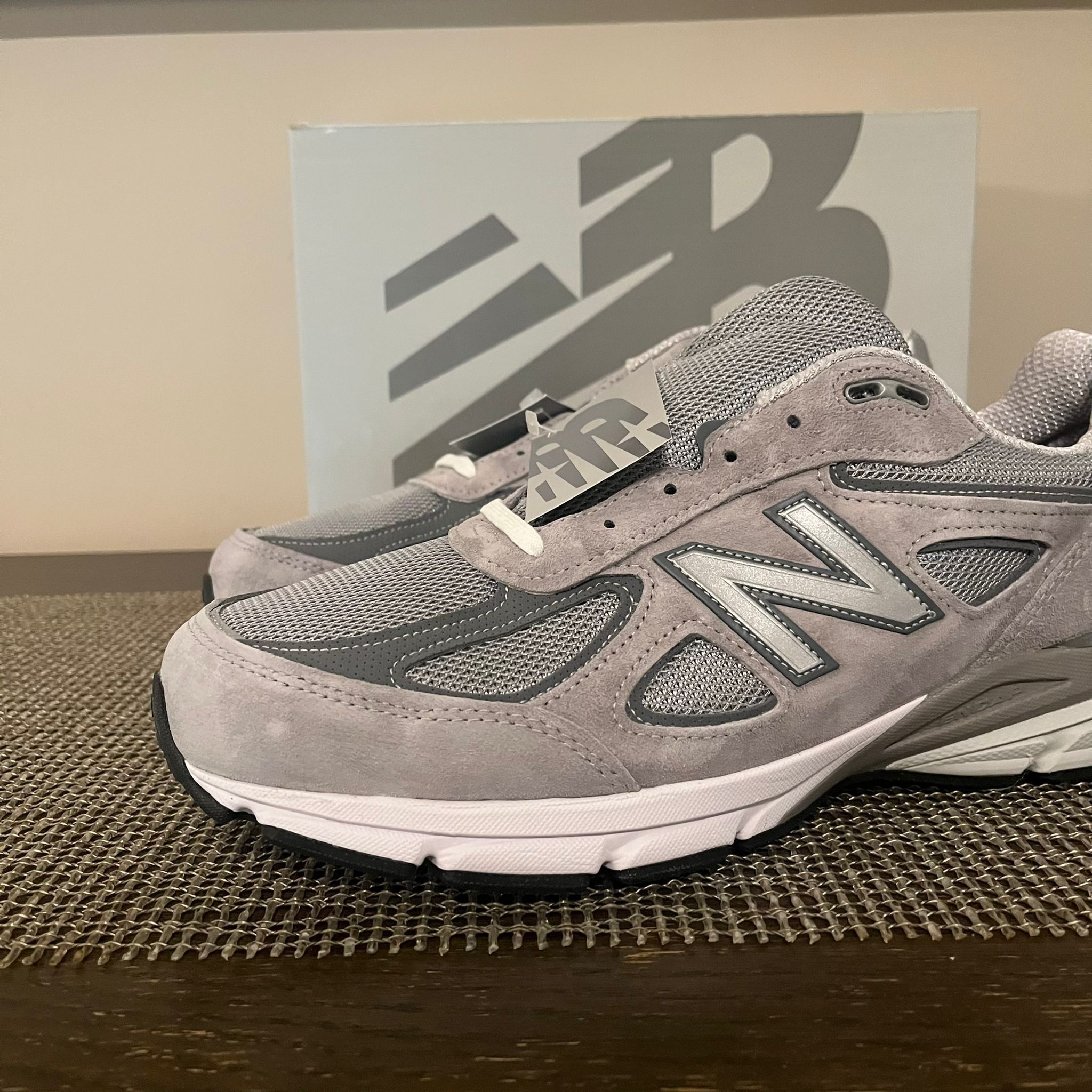 New Balance 990v4 in Grey Size US 12 / EU 45 - 2 Thumbnail