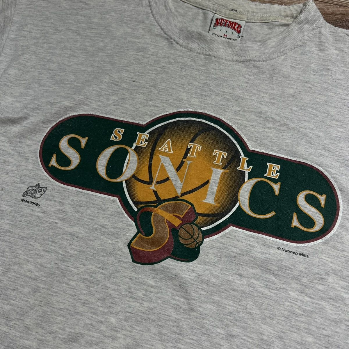 Nutmeg 90s Nutmeg Seattle Sonics Vintage NBA Oversized Tee T-Shirt Size US M / EU 48-50 / 2 - 4 Thumbnail