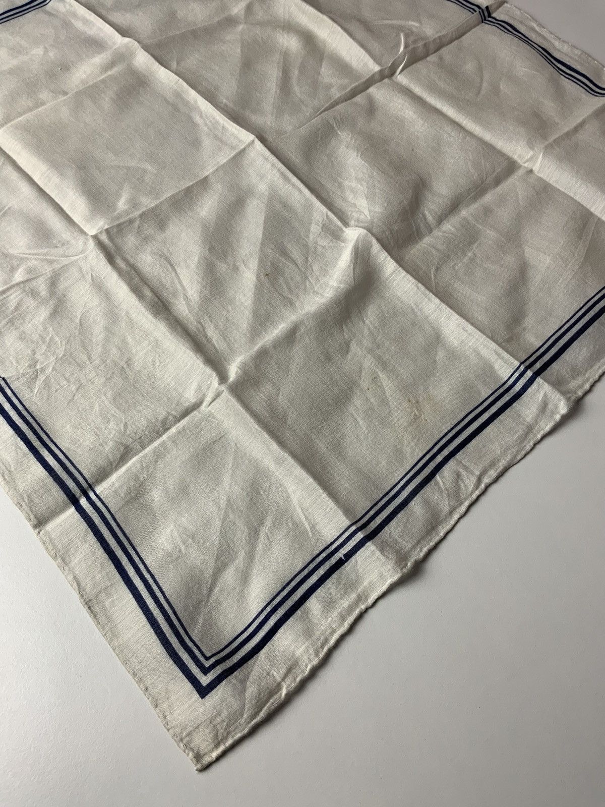 Vintage Vintage YSL Yves Saint Laurent Plain Small Logo Handkerchief Size ONE SIZE - 7 Thumbnail
