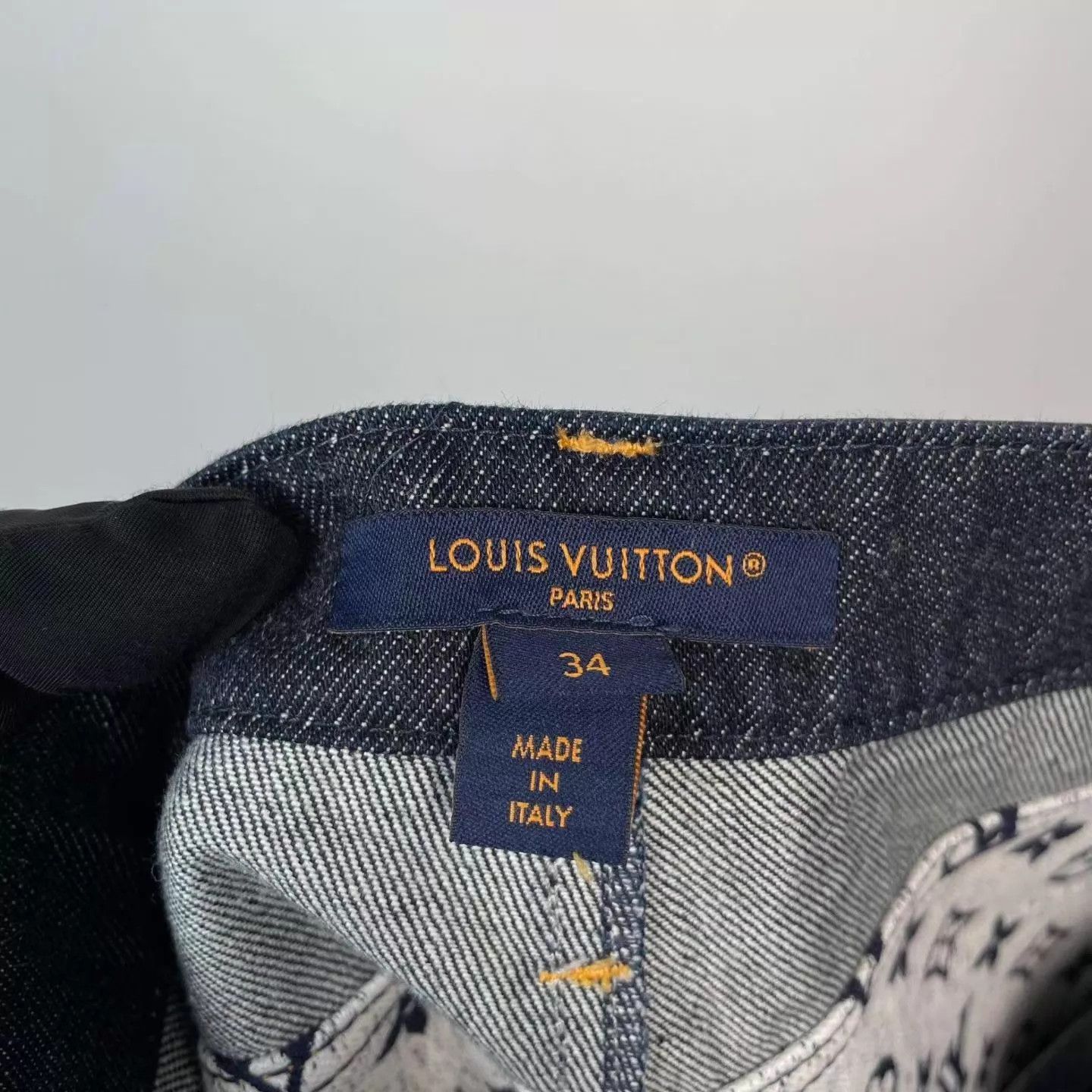 Louis Vuitton Men's LV 34W pants Size US 34 / EU 50 - 4 Thumbnail