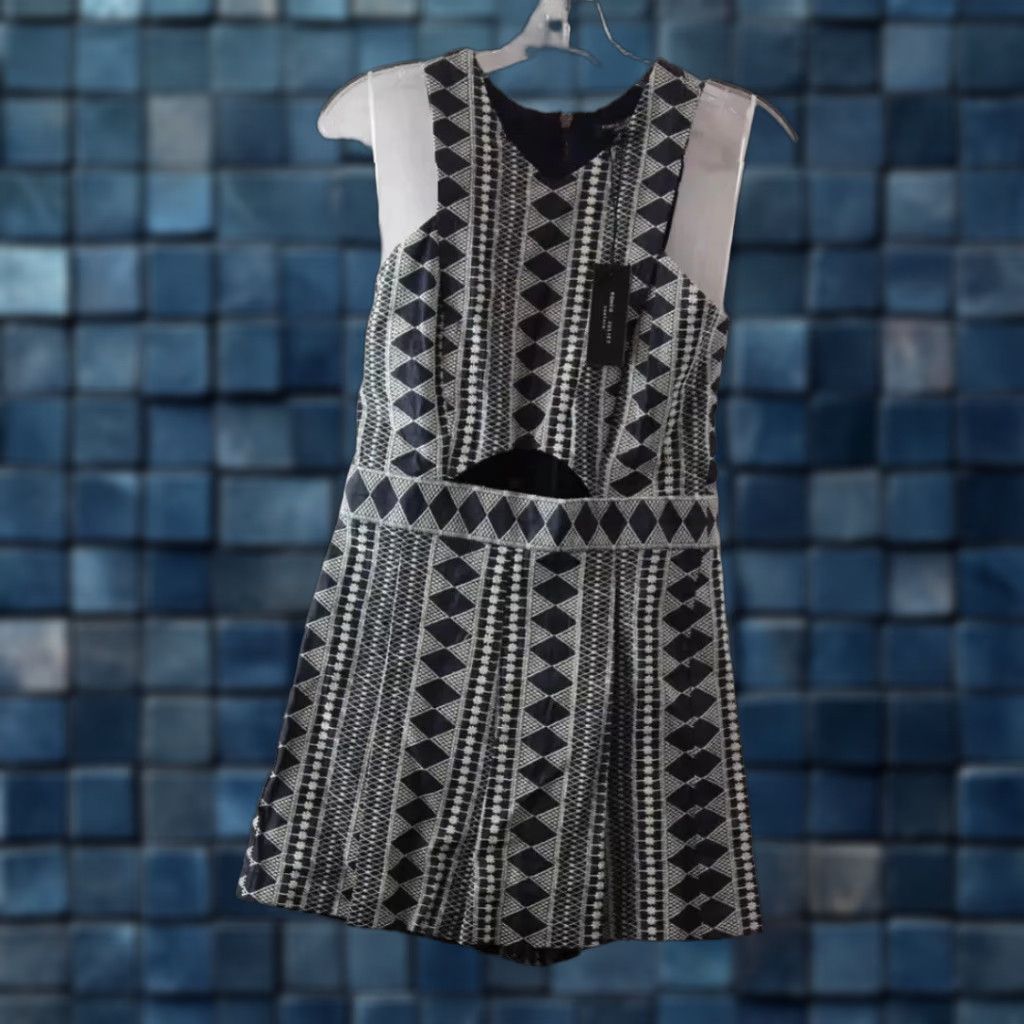 Vintage NEW NWT Women Romeo+Juliet Romper Gray & Navy Geo Pattern Textured Cutout Size S Size 28" / US 6 / IT 42 - 1 Thumbnail