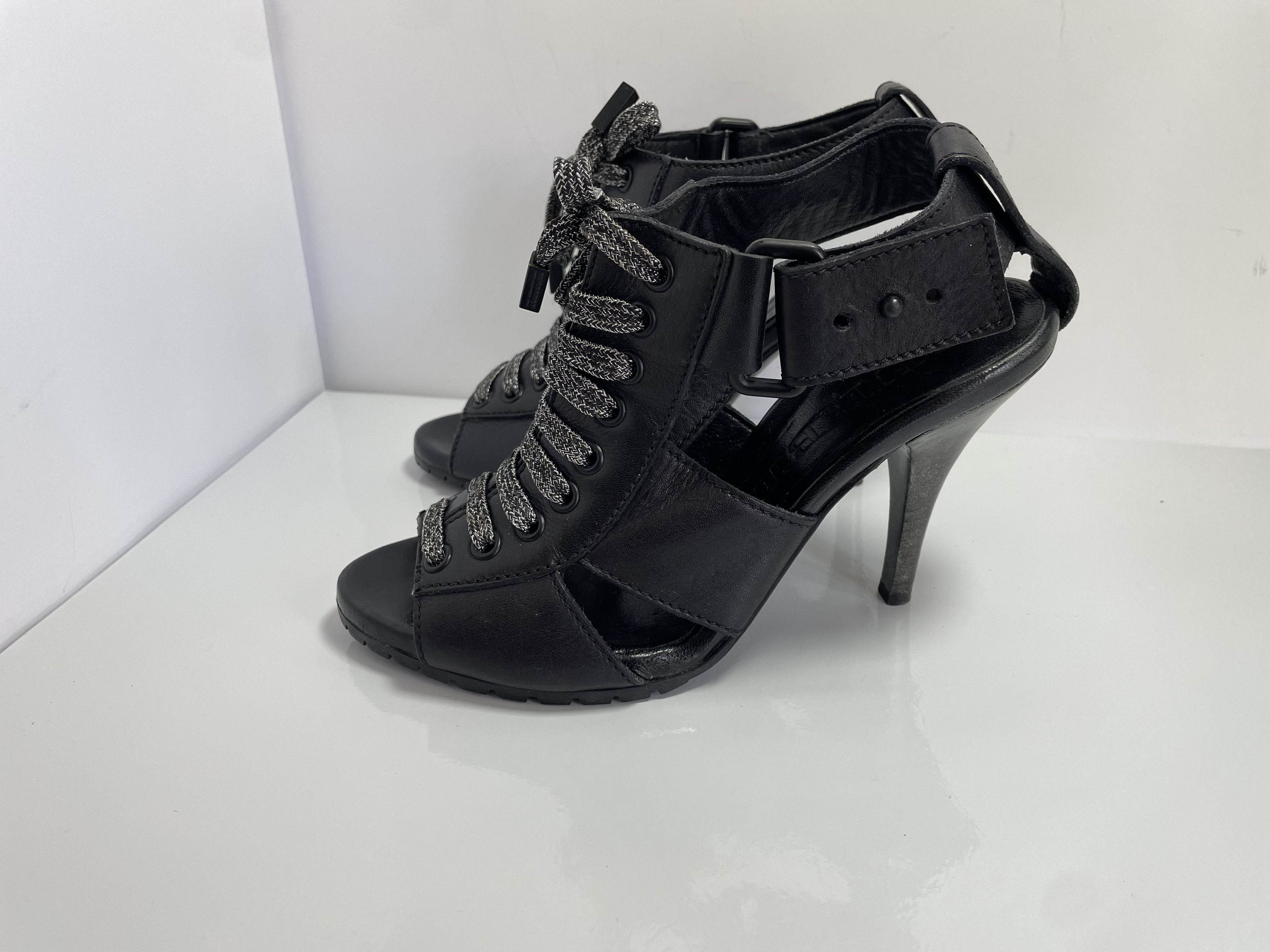 Burberry Burberry leather sandals vintage Size US 7 / IT 37 - 1 Thumbnail