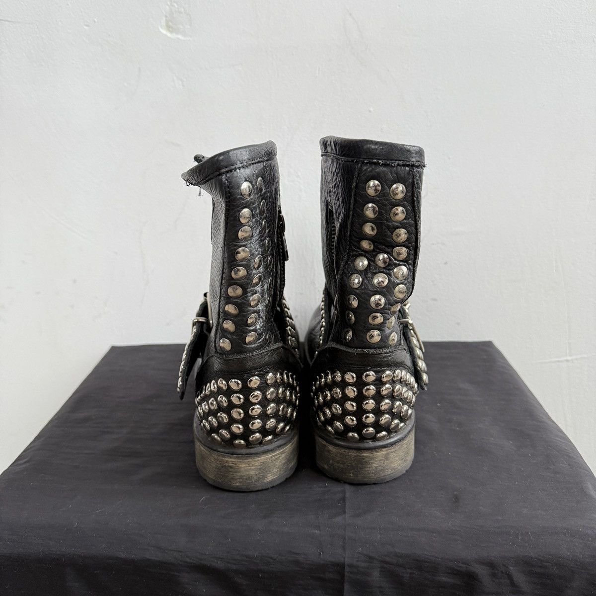 Steve Madden Steve Madden Pinned Metal Leather Ankle Boots Size US 7 / IT 37 - 6 Thumbnail