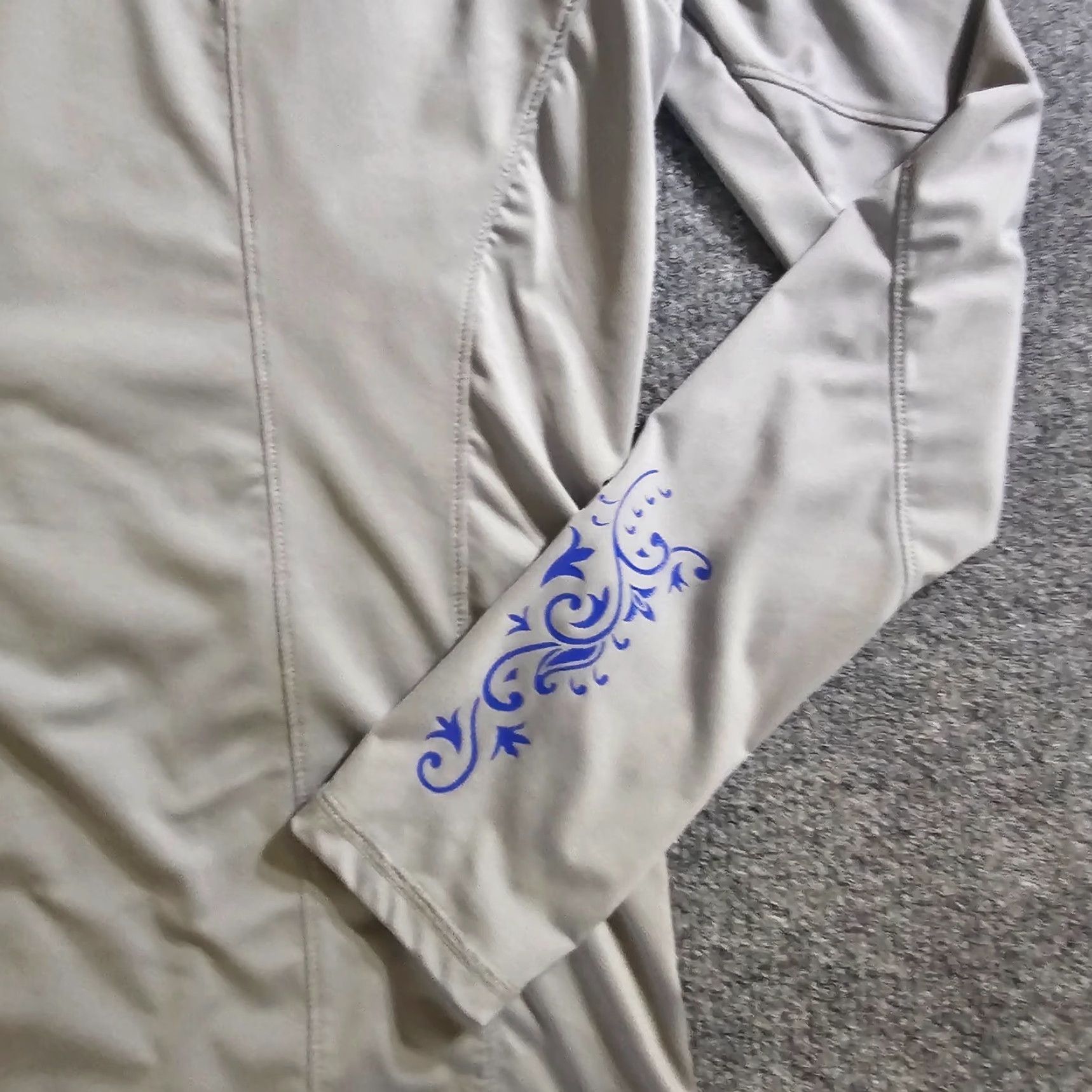 Athleta Athleta Shirt Womens M Gray Blue Graphic Long Sleeve Stretch Athletic Size M / US 6-8 / IT 42-44 - 4 Thumbnail