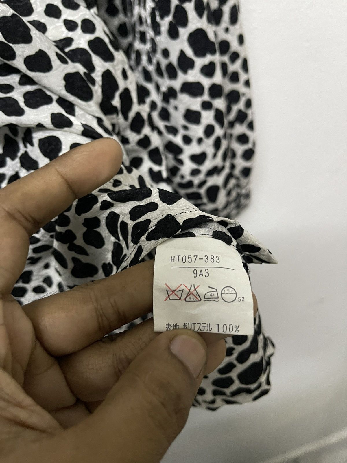 Yves Saint Laurent 1990s YVES SAINT LAURENT CHEMISIERS WHITE LEOPARD BUTTON UP Size M / US 6-8 / IT 42-44 - 12 Thumbnail