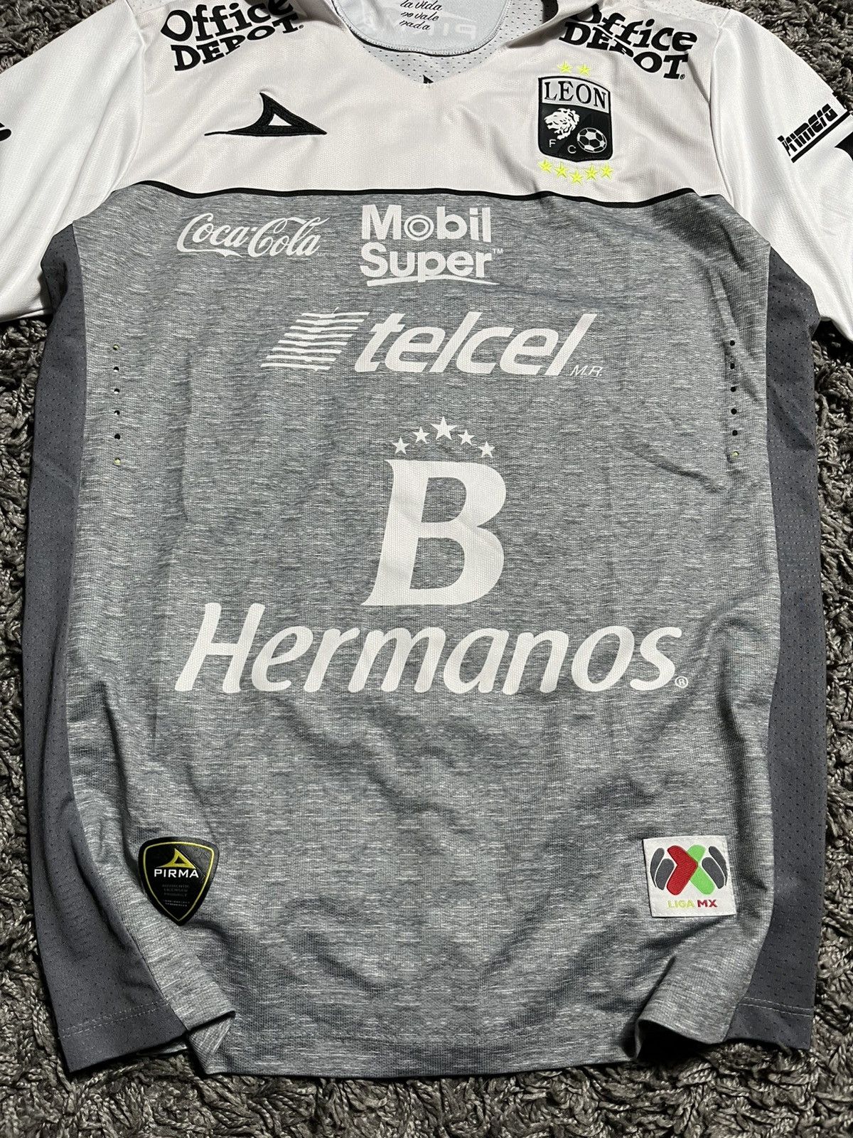 Vintage LEON PIRMA TRIKOT SOCCER JERSEY 2016/17 THIRD FORM FOOTBALL Size US L / EU 52-54 / 3 - 2 Thumbnail