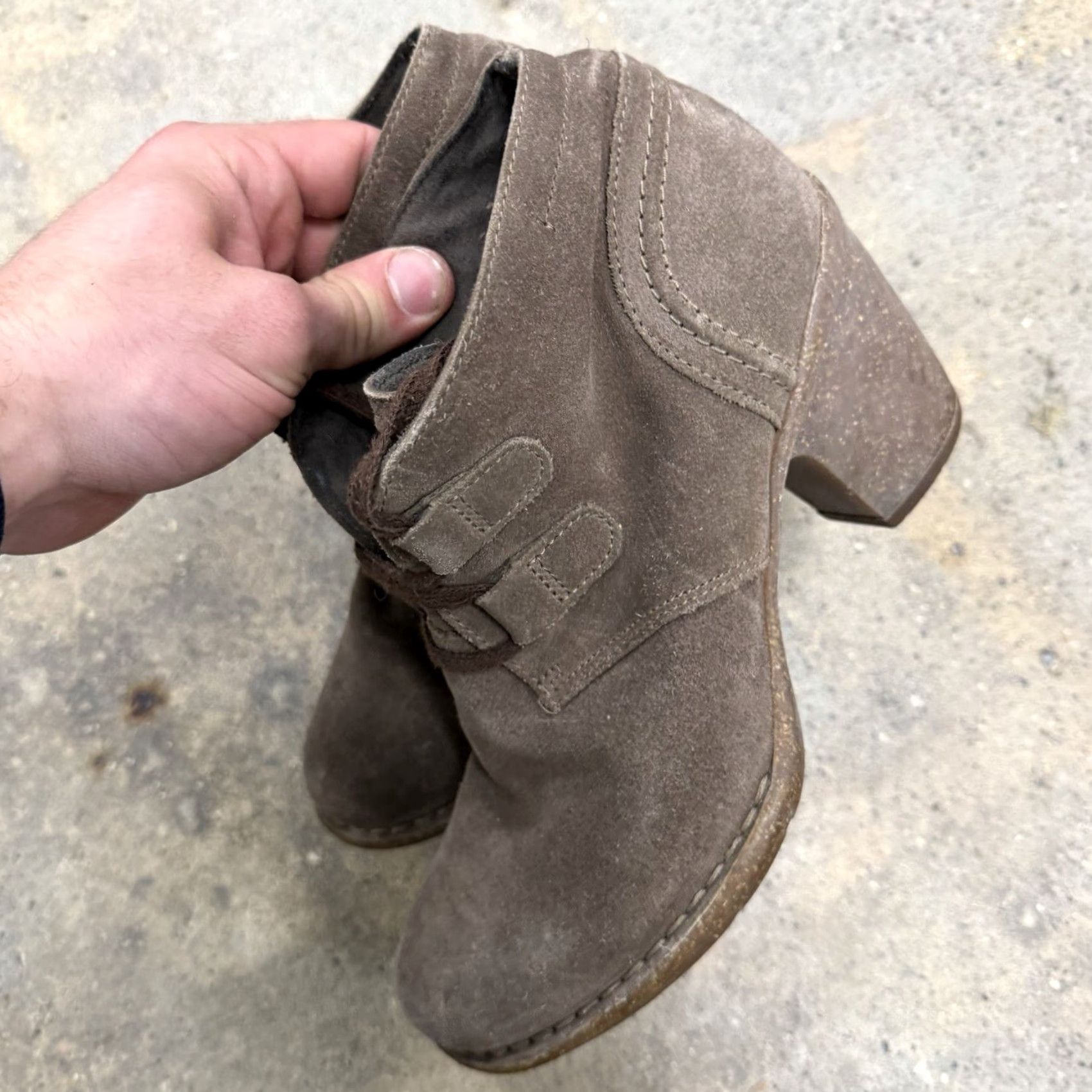 Clarks VINTAGE? Clarks Artisan Womens Carleta Lyon Ankle Bootie Khaki Cow Suede Size 7 M Size US 7 / IT 37 - 6 Thumbnail