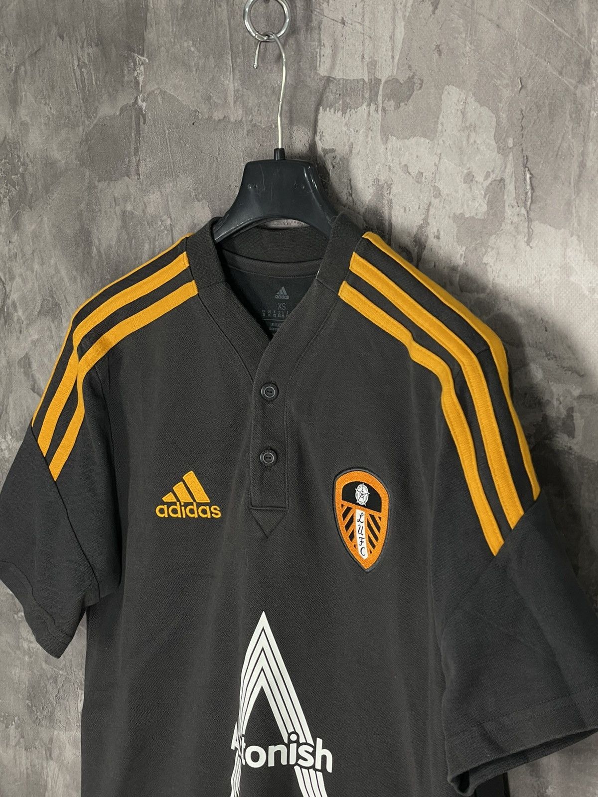 Adidas × Vintage Adidas Leeds United 2022 soccer jersey Size US XS / EU 42 / 0 - 6 Thumbnail
