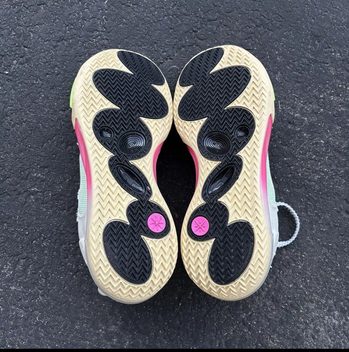 Li-Ning Li-Ning Way of Wade All City 11 “Blossom” size 10 Size US 10 / EU 43 - 5 Thumbnail