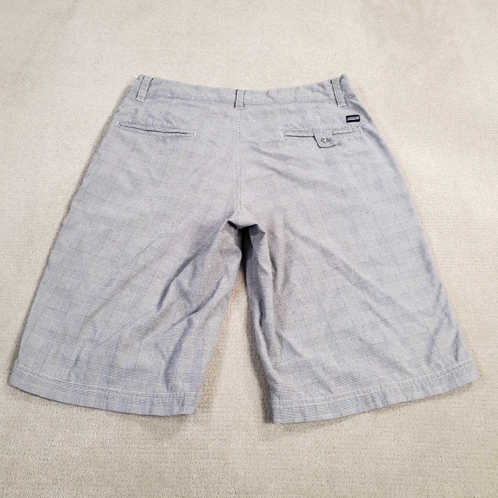 Patagonia Patagonia Shorts Mens 30 Gray Lightweight Outdoor Casual 57730 Plaid Chino Pocketed Outdoor Mens Size US 30 / EU 46 - 6 Thumbnail
