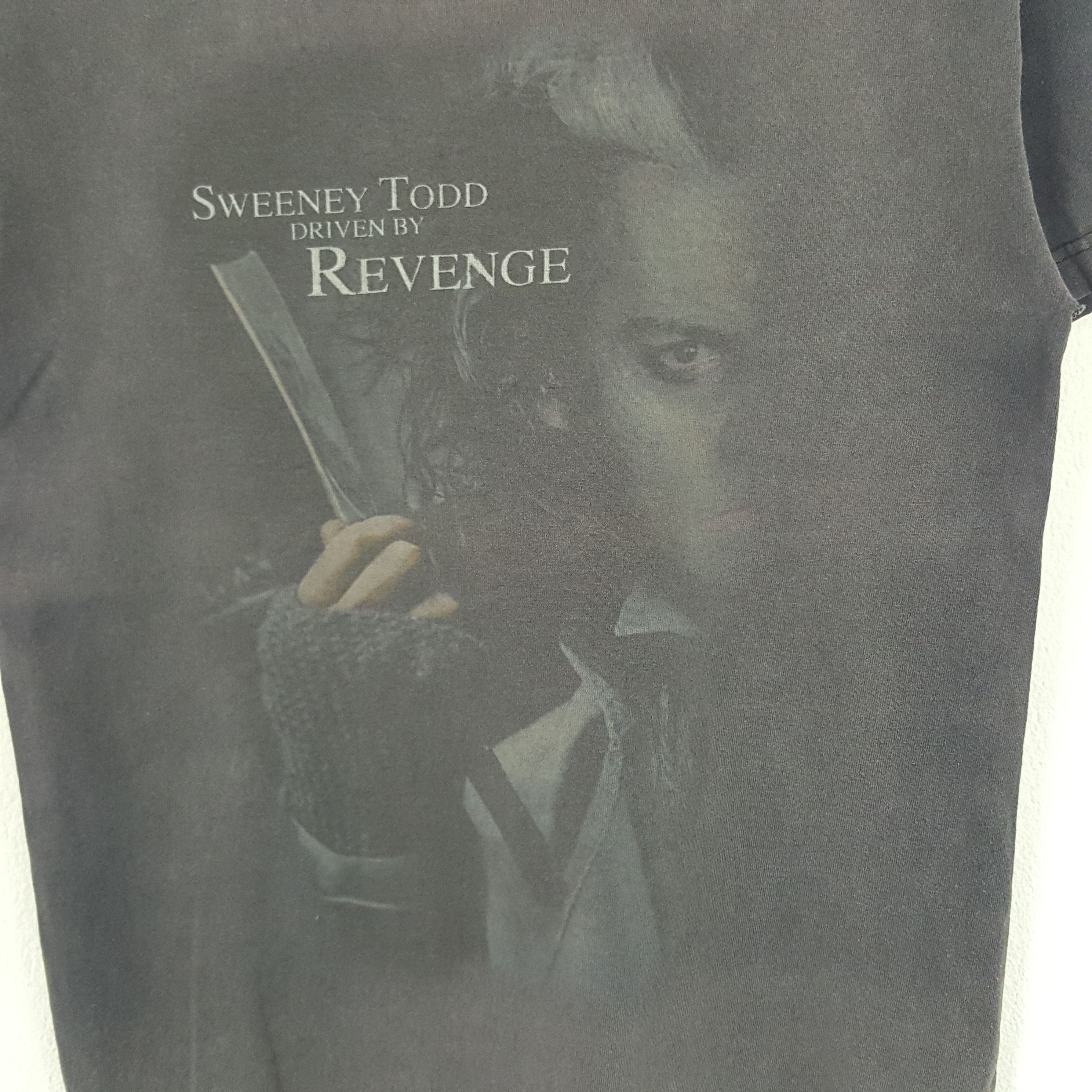 Vintage Vintage Sweeney Todd Driven By Revenge Horror Movie Tshirt Size US S / EU 44-46 / 1 - 2 Thumbnail