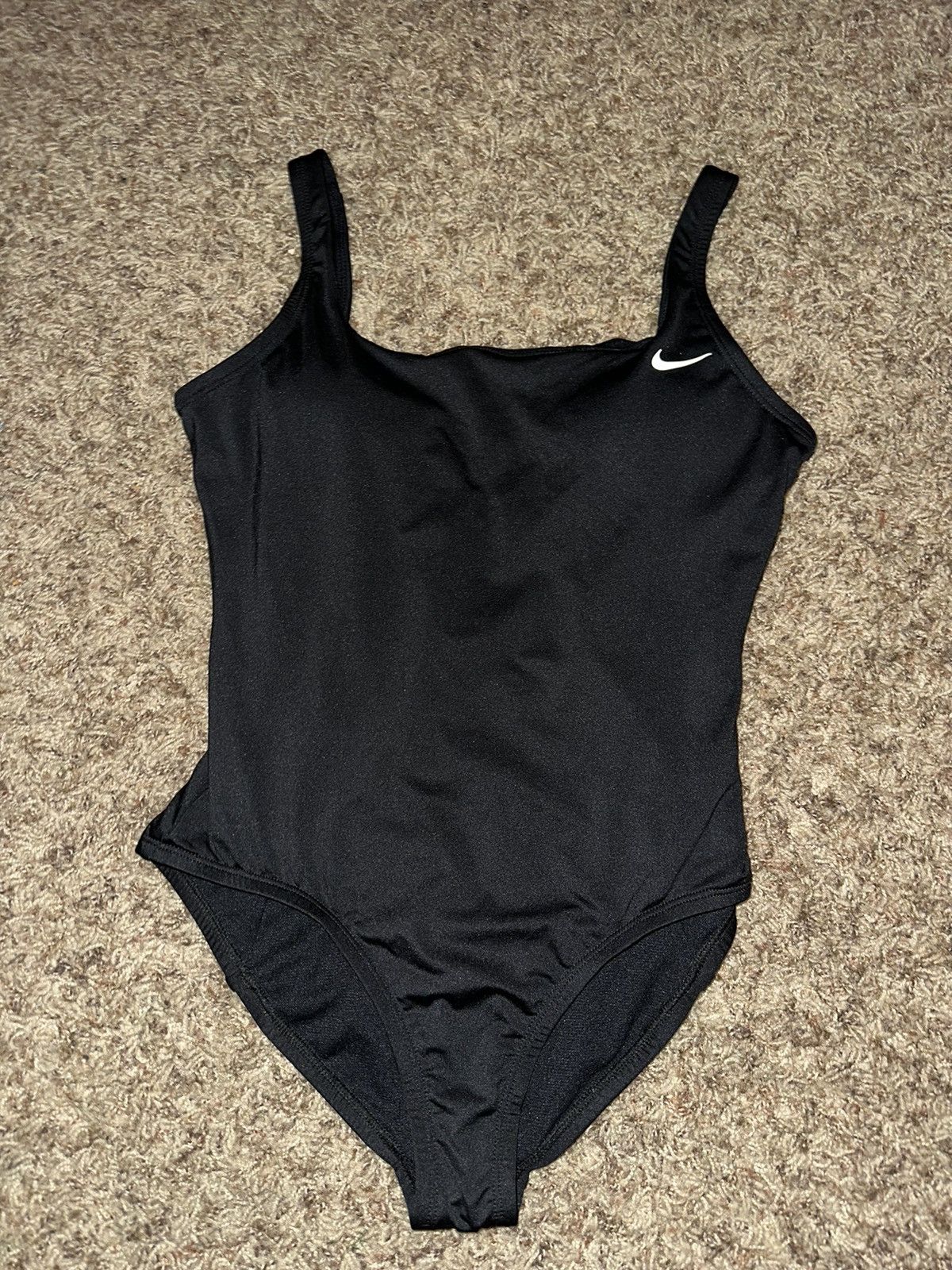 Nike Women's Essential Solid U Back One Piece Swimsuit Size S / US 4 / IT 40 - 1 Thumbnail