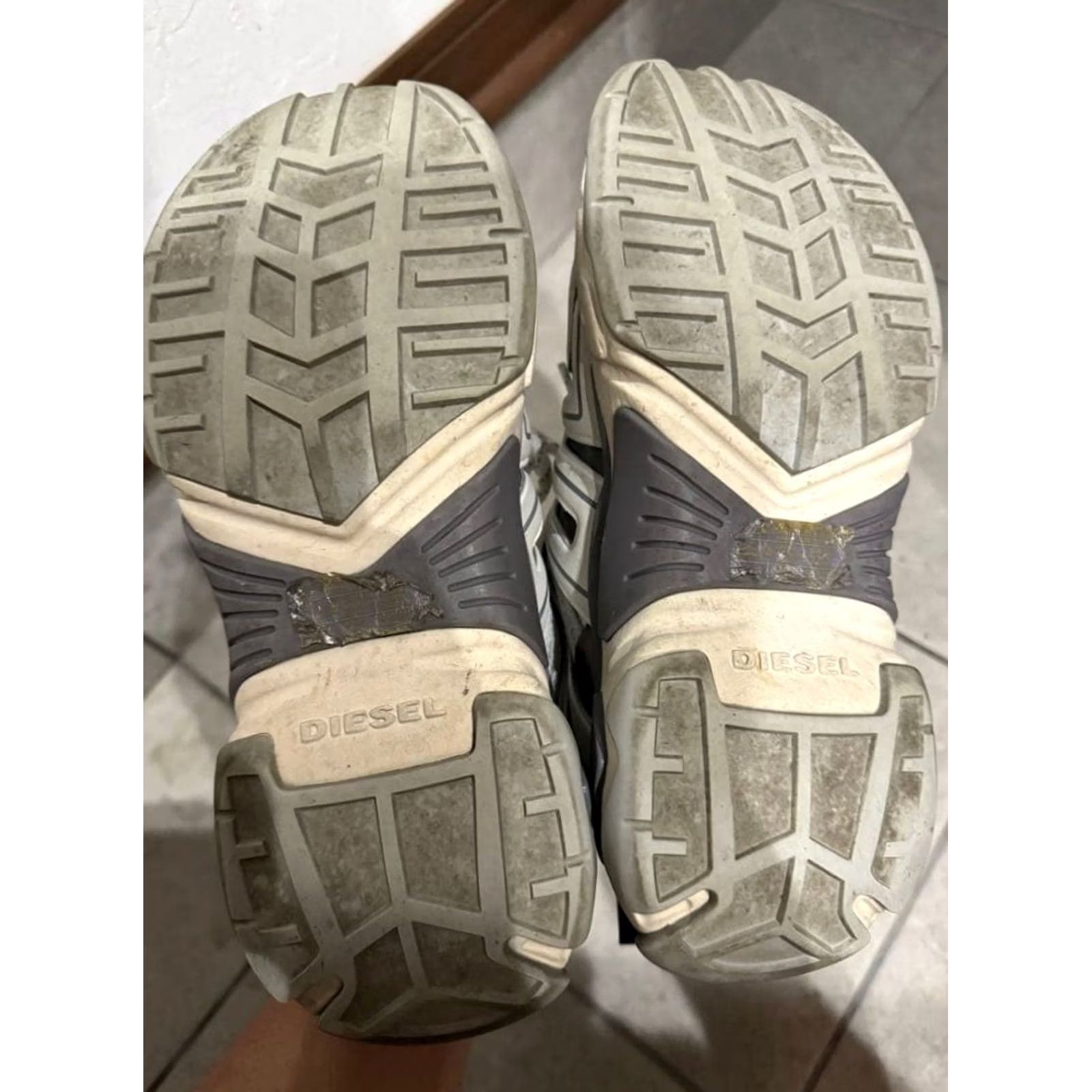 Diesel VINTAGE Diesel Men Sneakers 8.5US White Gray Luxury Casual Stylish Durable Italy 90s 00s Size US 9 / EU 42 - 3 Thumbnail