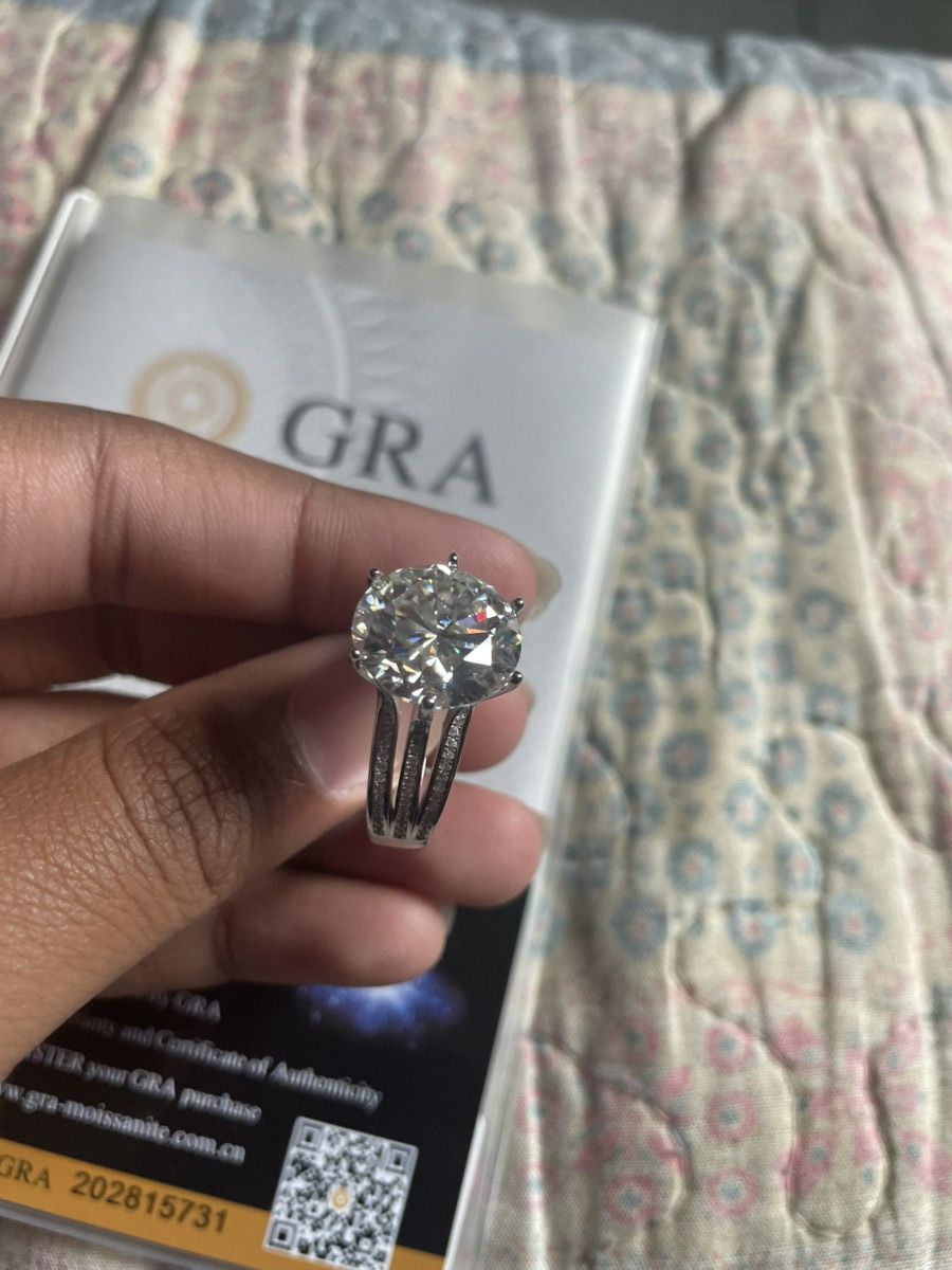 Other Moissanite 10ct Ring Size ONE SIZE - 1 Thumbnail