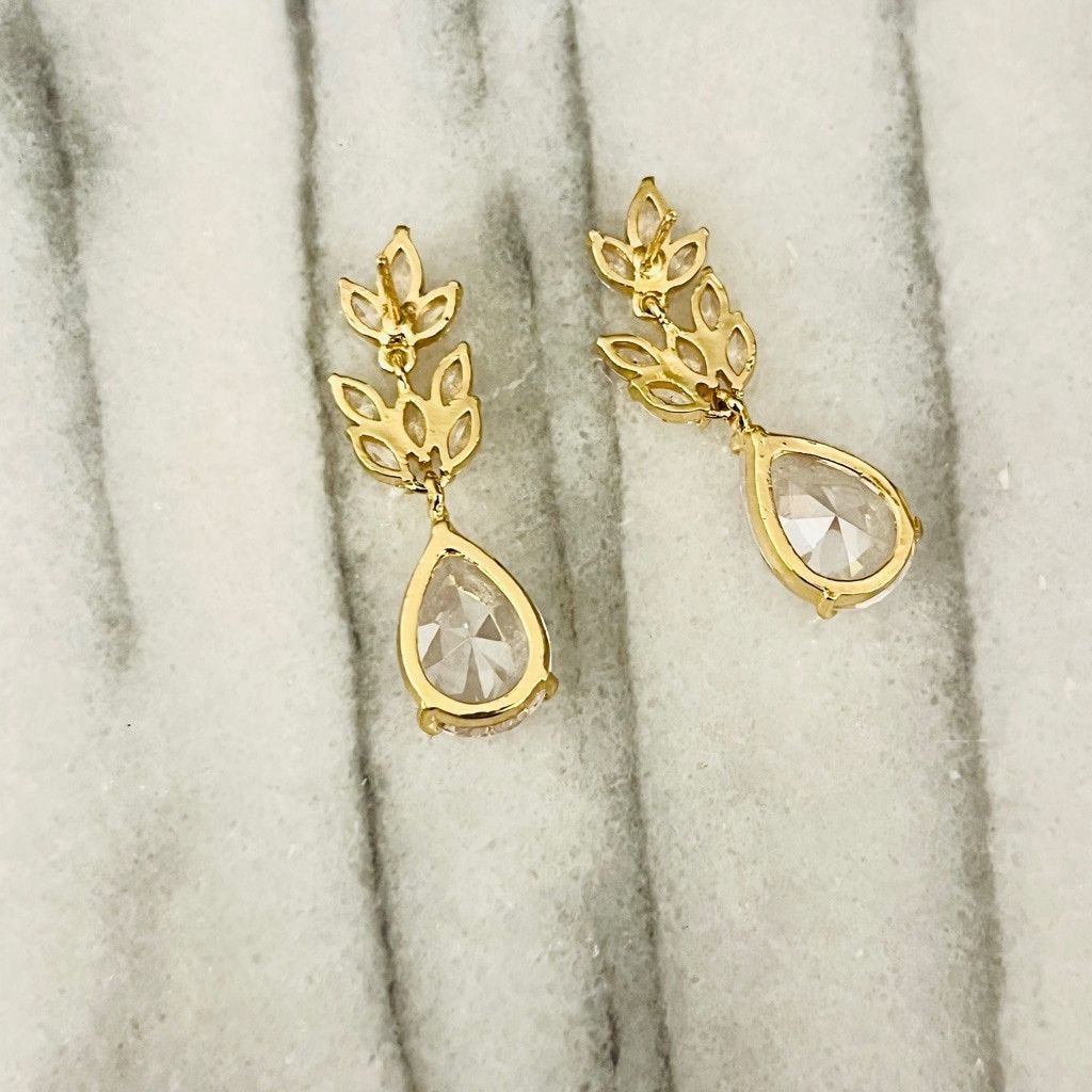 Vintage Vintage Clear Crystal Dangle Earrings Drop Style Teardrop Size ONE SIZE - 4 Thumbnail