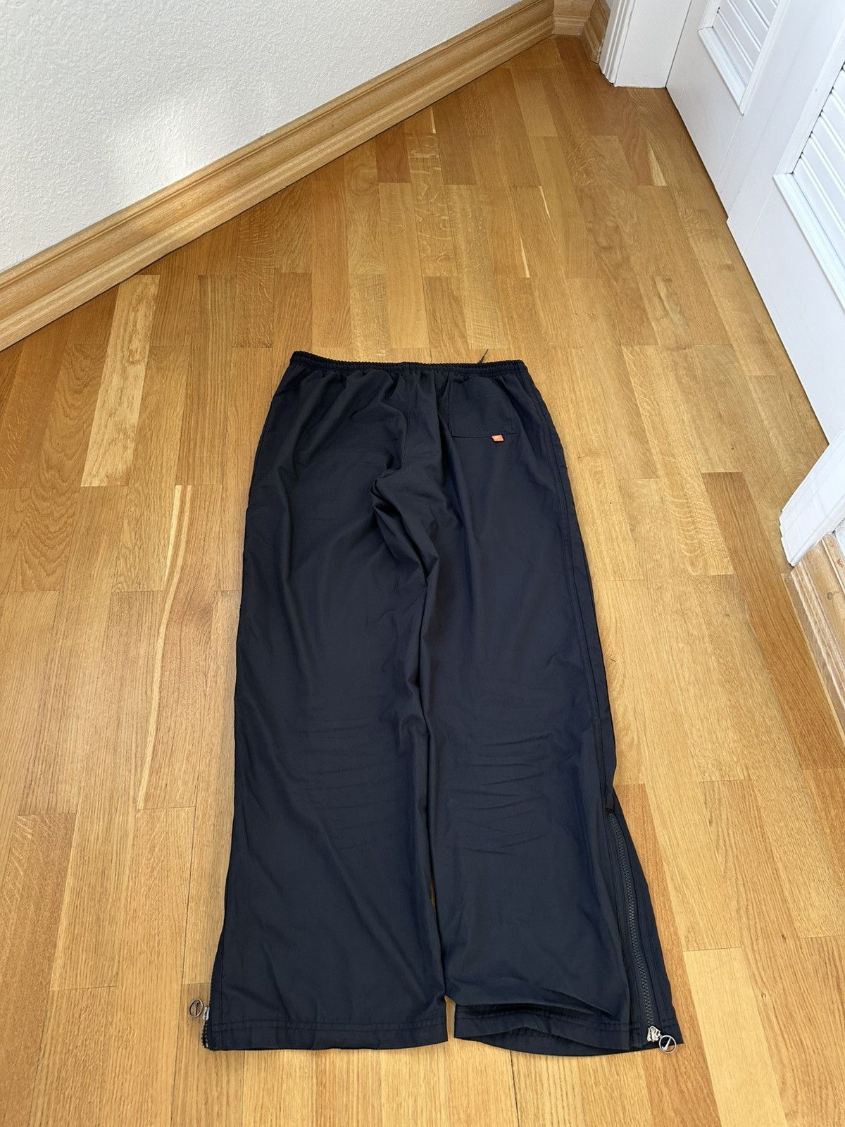 Nike Vintage Nike Baggy Pants Swoosh Logo Black Fit Y2K Size US 34 / EU 50 - 2 Thumbnail