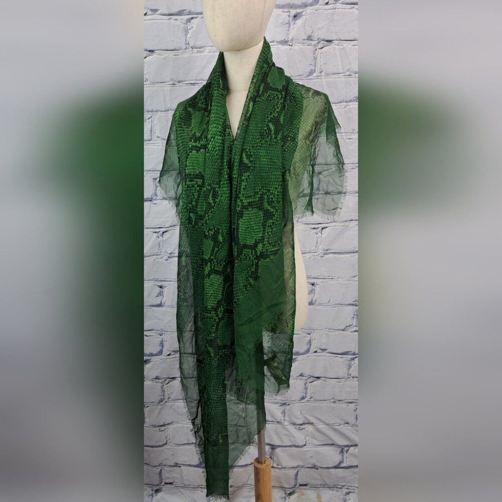 Burberry Burberry Women's Scarf Green Reptile Snakeskin 100% Silk It Size ONE SIZE - 1 Thumbnail