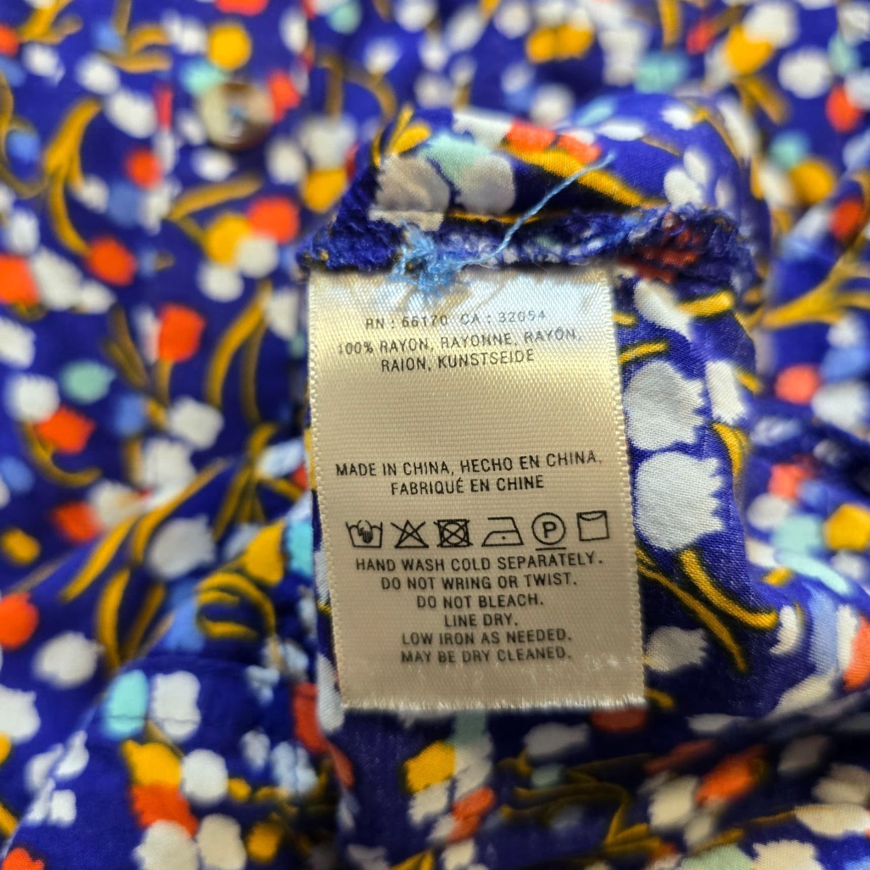 Anthropologie Anthropologie 9 of 52 Conversations Top Women Size 4 Blue Floral Tulip Button Up Shirt Size S / US 4 / IT 40 - 7 Thumbnail